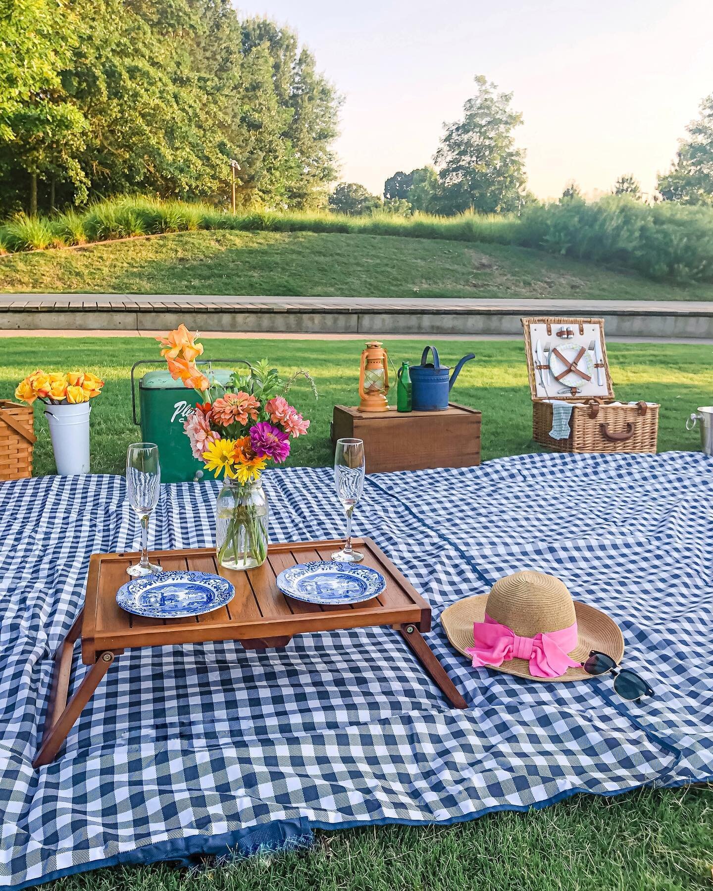 Summertime &amp; the living is easy 💚.

We have openings for this weekend on Friday evening, Saturday &amp; Sunday. Message us or visit our website to book. 

#raleighpicnic #raleigh #raleighevents #raleighevent #raleigheventplanner #wraloutandabout