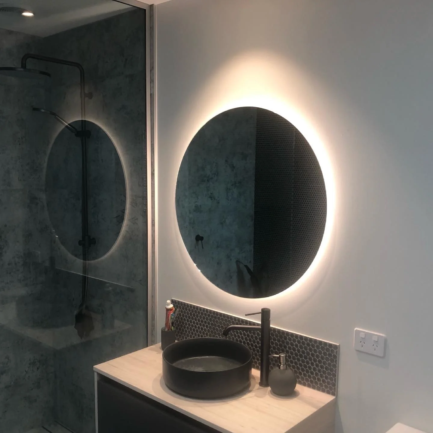 Mirror LED light .JPG
