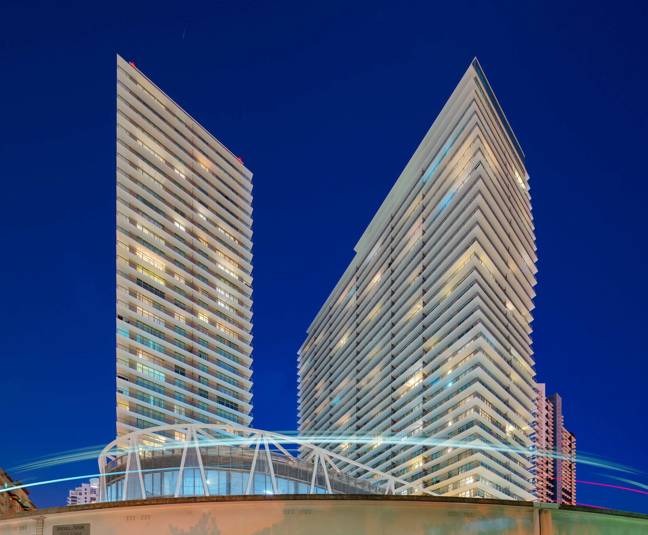 _DSC2743 Miami Brickell Axis Towers.jpg