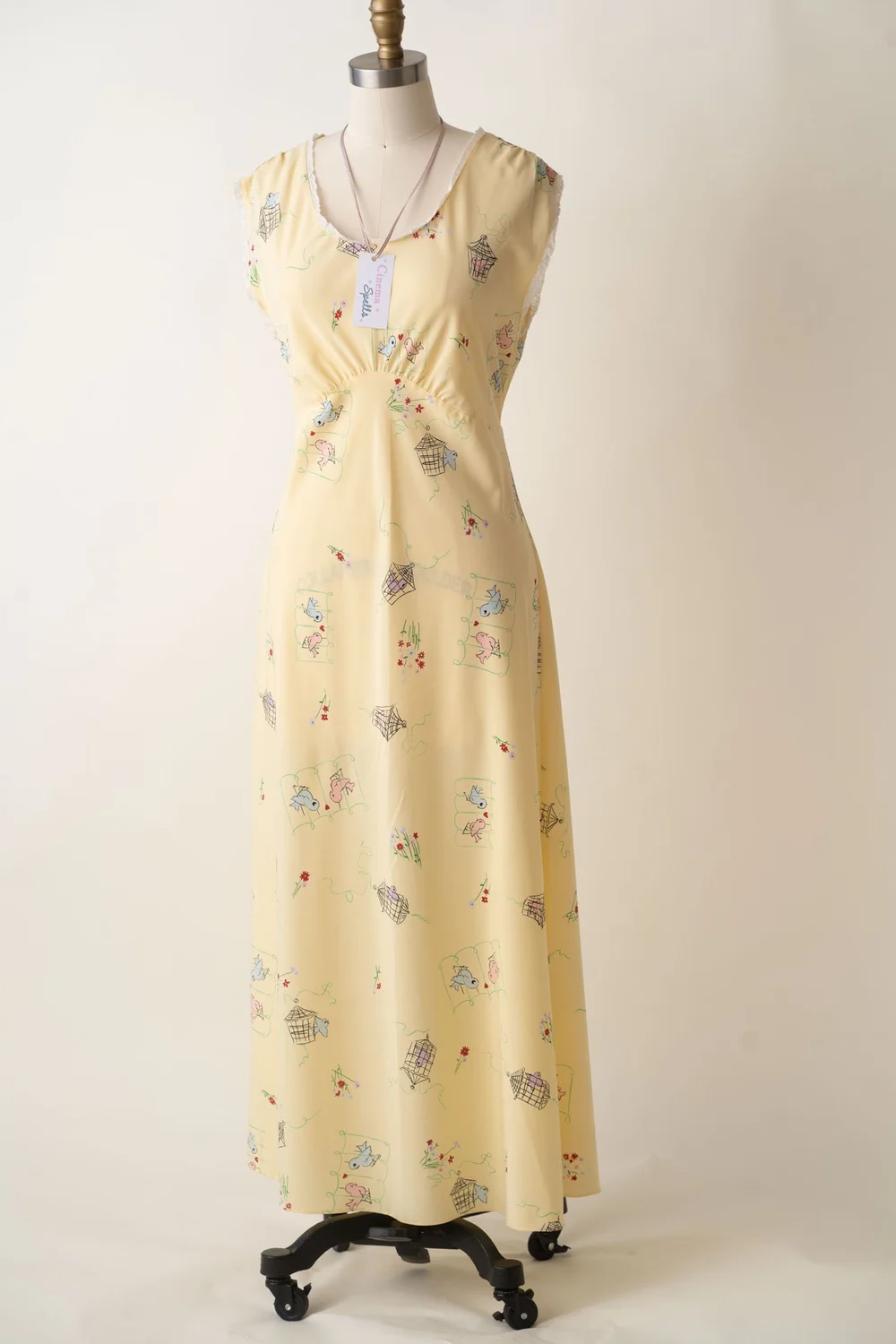 phoebe buffay dress I never hear it talked about but I think Phoebe's wedding dress is so beautiful : r/friends_tv_show