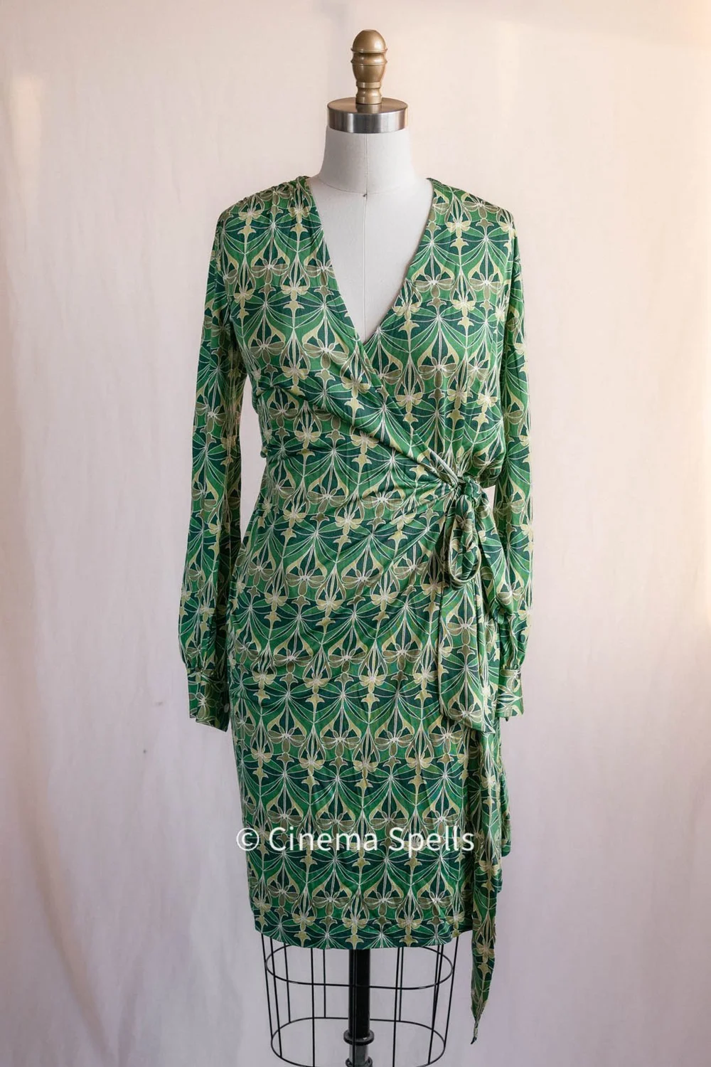 party dress everybody loves raymond Here's two of the dresses that people mentioned in the comments regarding  Debra's dress in the polaroid. Did you have a favorite dress in the series  that Debra wore. #PatriciaHeaton#EverybodyLovesRaymond #dresses