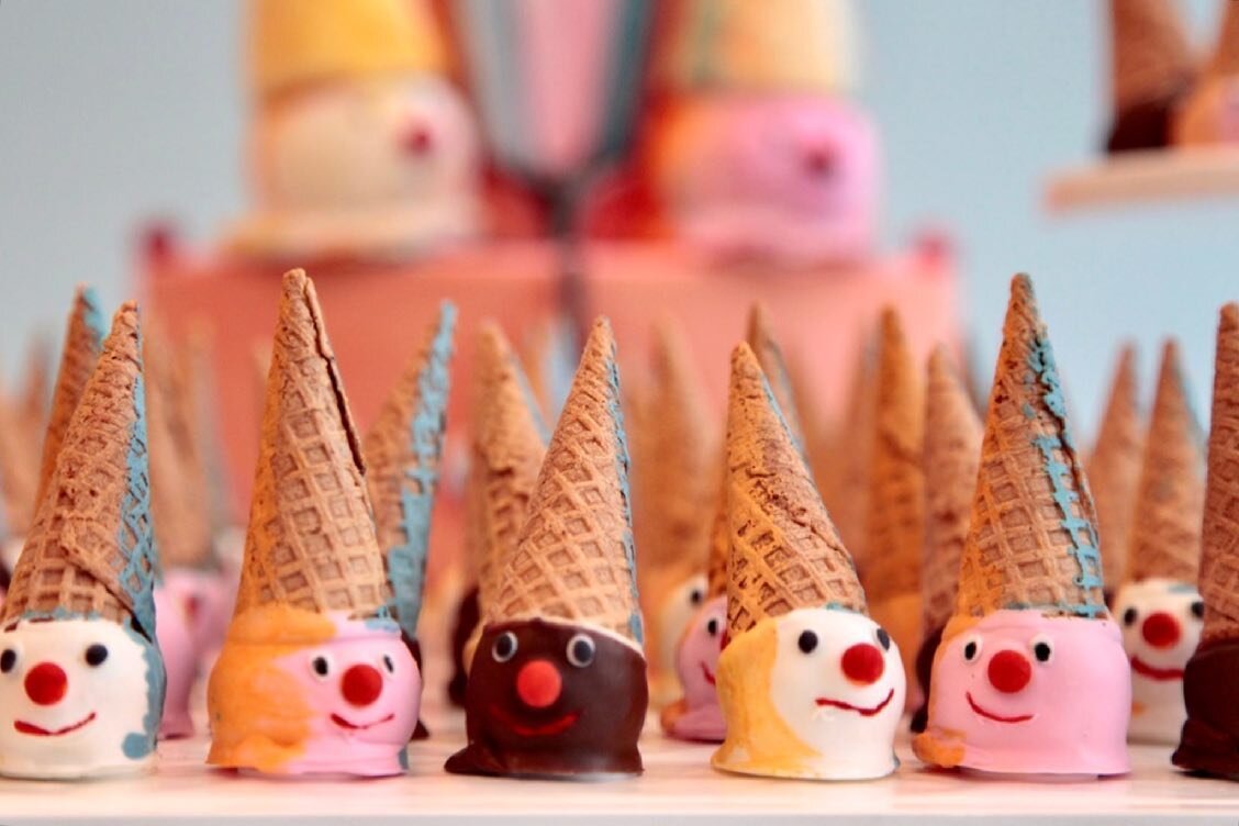 Seems like an ice-cream kind of a day to me! #waynethiebaud inspired Cake-pop mini-cone treats 
.
.
.
#icingsmiles #cakepops #CakeDecorating #icecream @buzzfeedtasty @icingsmiles