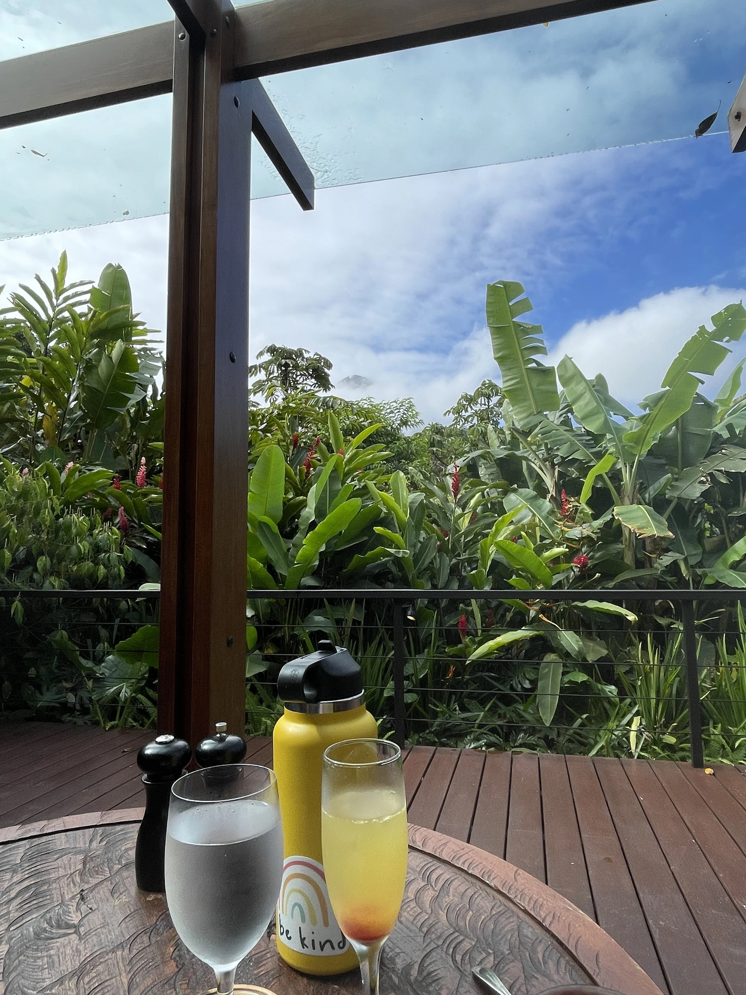  First breakfast at Amor Arenal and first view of the volcano. 