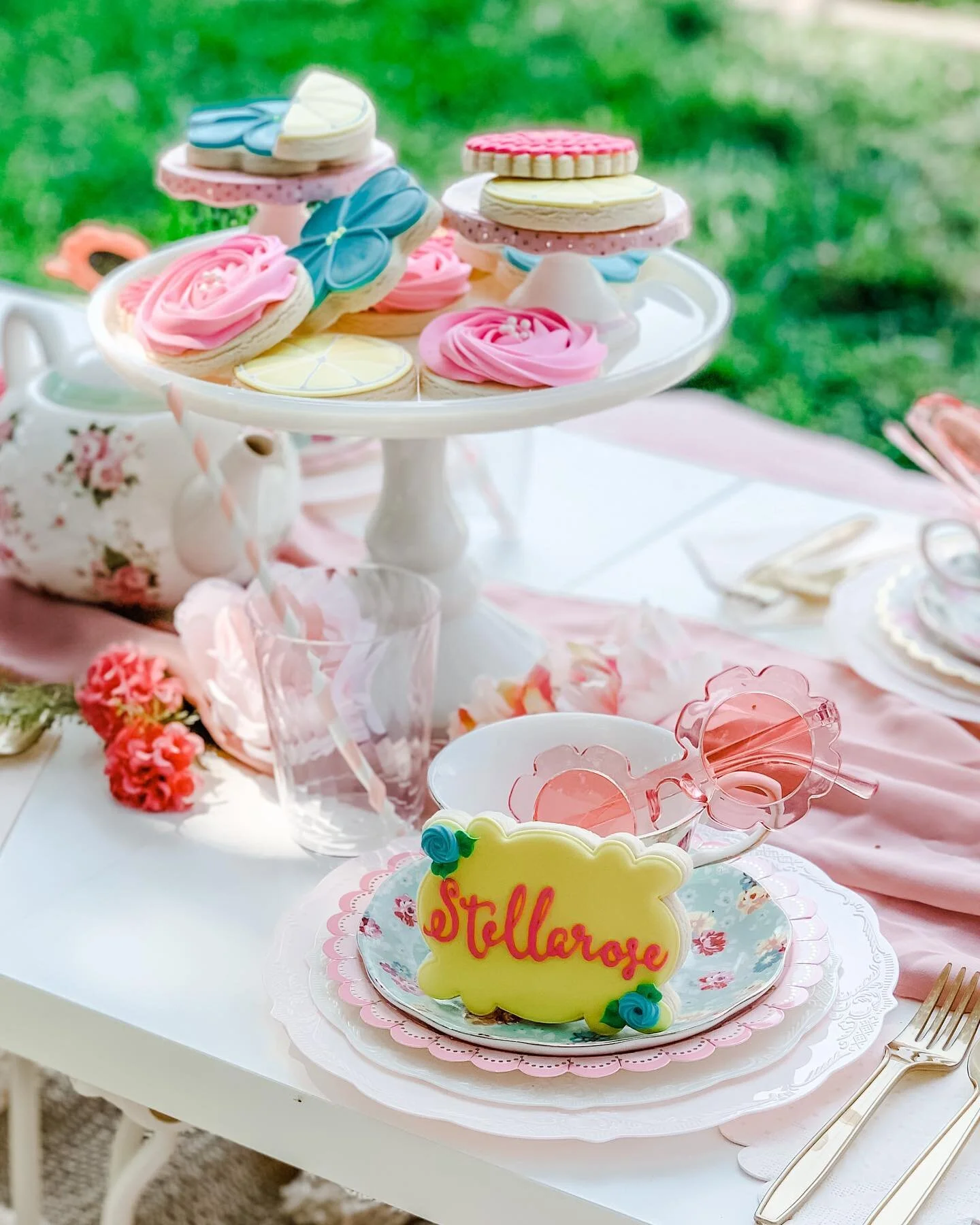 It was all just too cute! 
Tea party: @teatravels.co 
Picnic: @the_lex_luxexperience 
Planner: @mrs.lc.piol 
Cookies: @stephanies_custom_cookies 
Cake balls/Macarons: @sasa.bakez 
Kids snack boxes: @xohhappygrazex 
Charcuterie board: @potbellyfig