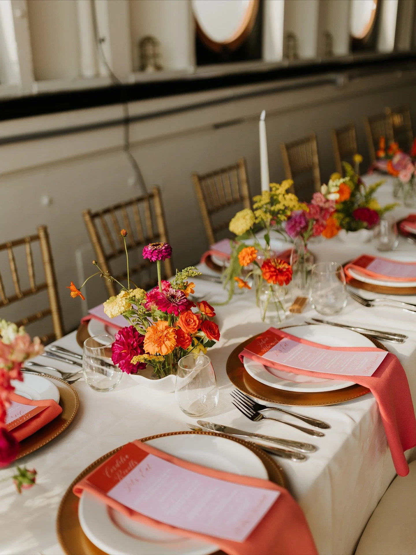 Flowers flowers everywhere&hellip; just make sure your table is big enough 🩷

Consultations begin in November for my 2026 couples&mdash; eek! So looking forward to chatting all things flowers (which includes table size and m how the meal will be ser
