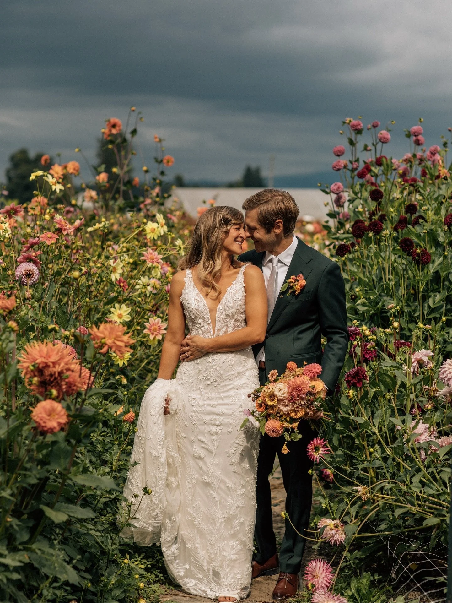 If the venue has a flower field, it&rsquo;s obviously going to become a favorite of mine 🌼

@terravalleyfarms is the perfect venue for anyone looking for that charming garden vibe paired with inspiring land stewardship. You know we love sustainabili