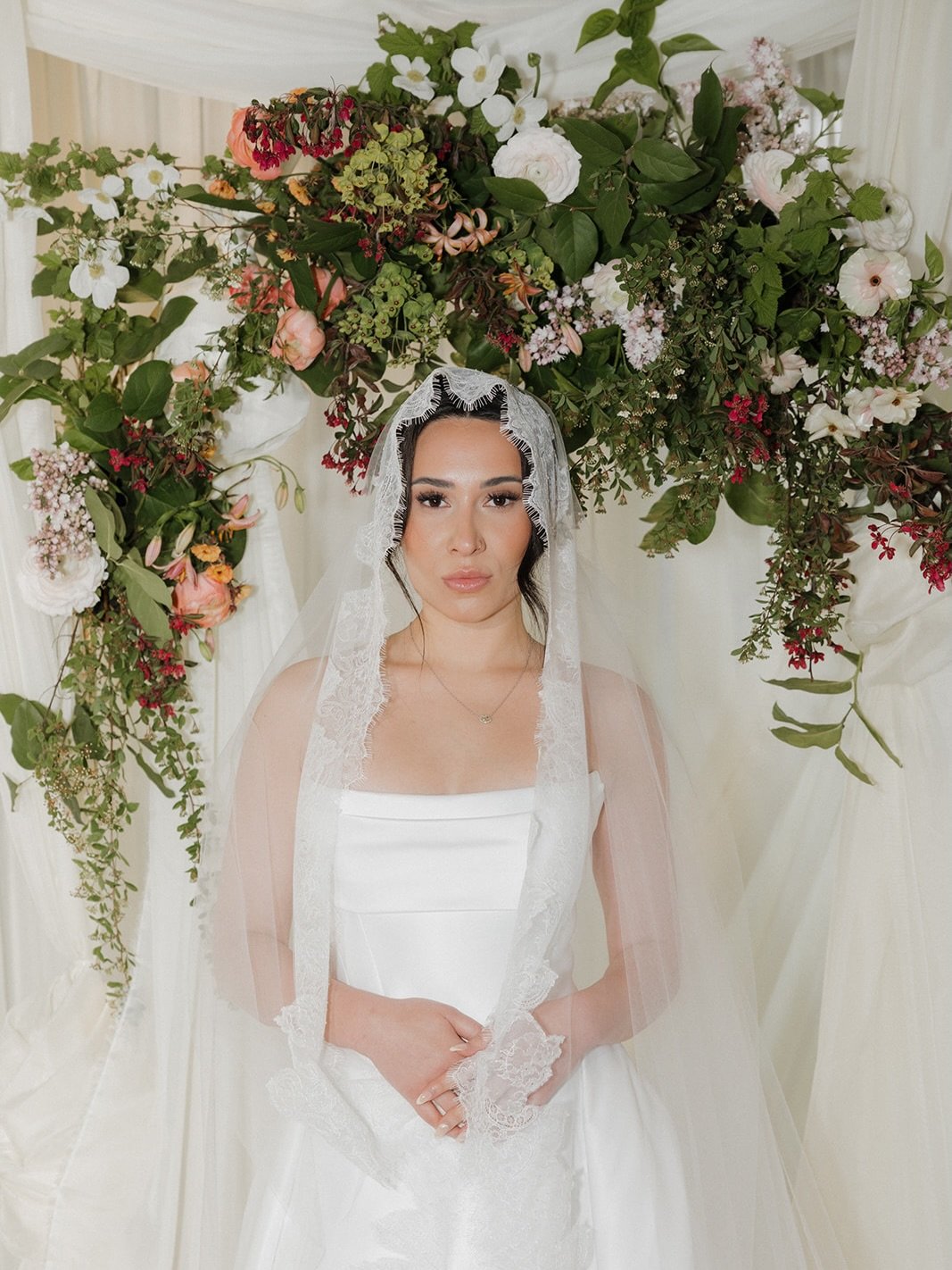 Florals 🤝 Draping

While I LOVE a hanging installation, this arch just gives the illusion that it&rsquo;s suspended thanks to custom draping by @quest_events ✨ 

Your wedding magic happens when you let the creatives you hired work together to make y