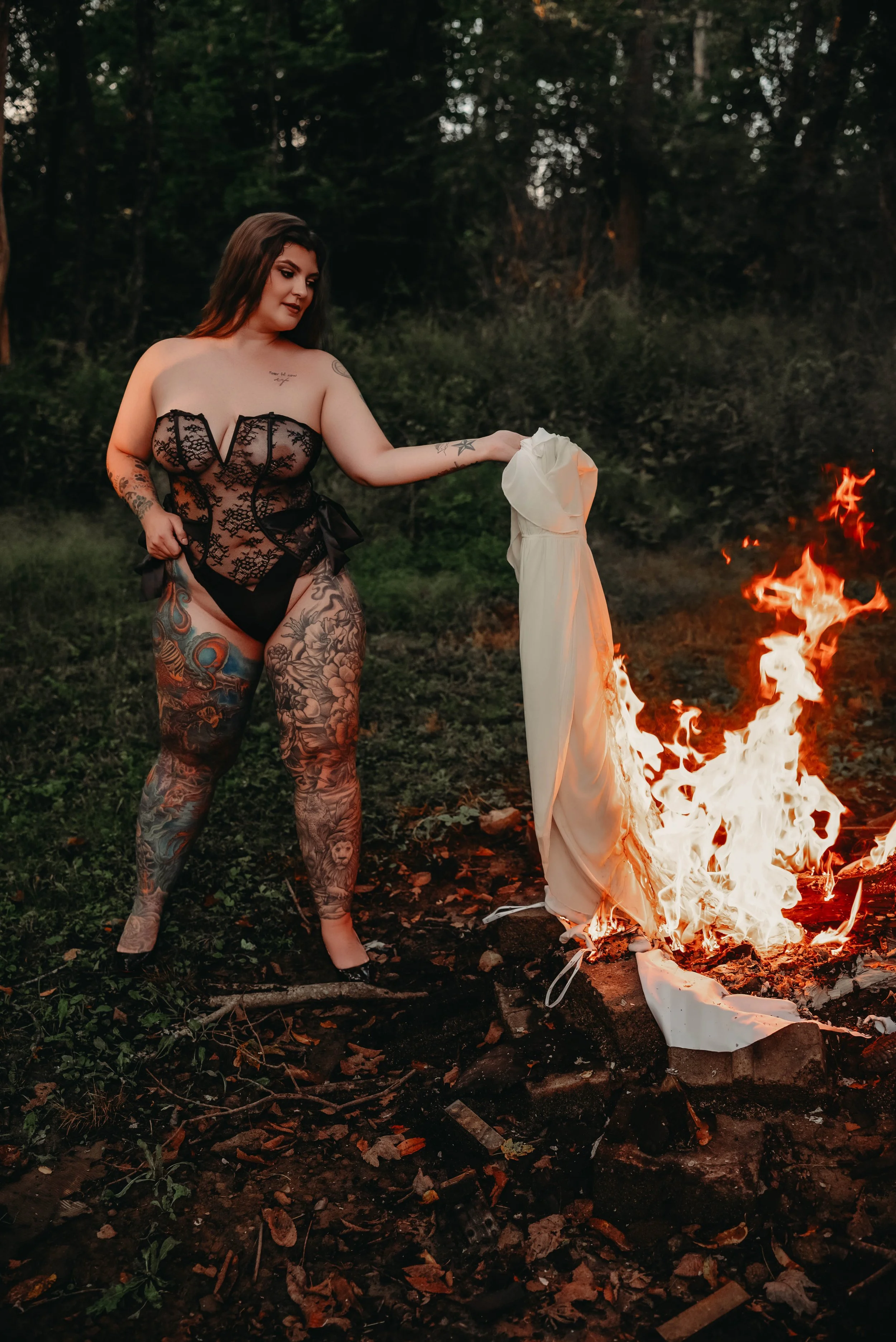 burn_the_dress_session_pittsburgh_boudoir.jpg