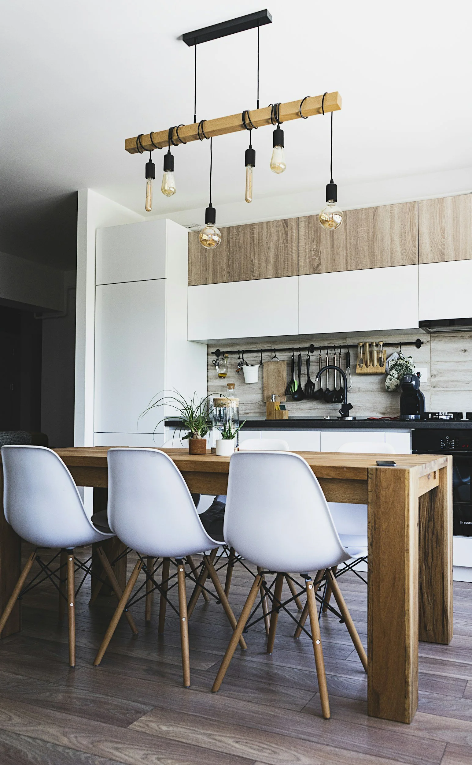 From Vacant to Vibrant: Our Favorite Summer Staging Transformations