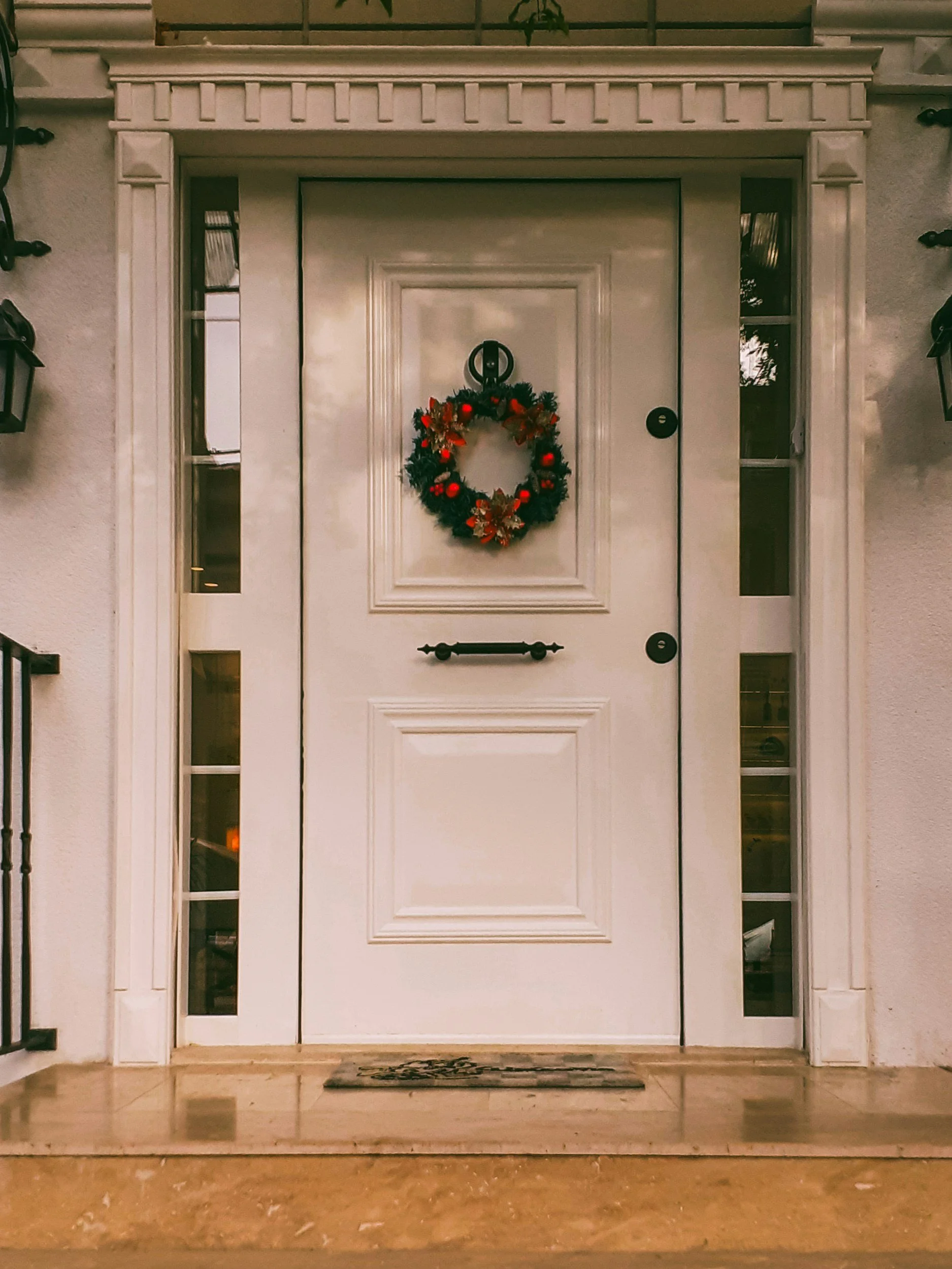 The Perfect Front Door for Winter: Color, Hardware, and Décor Tips