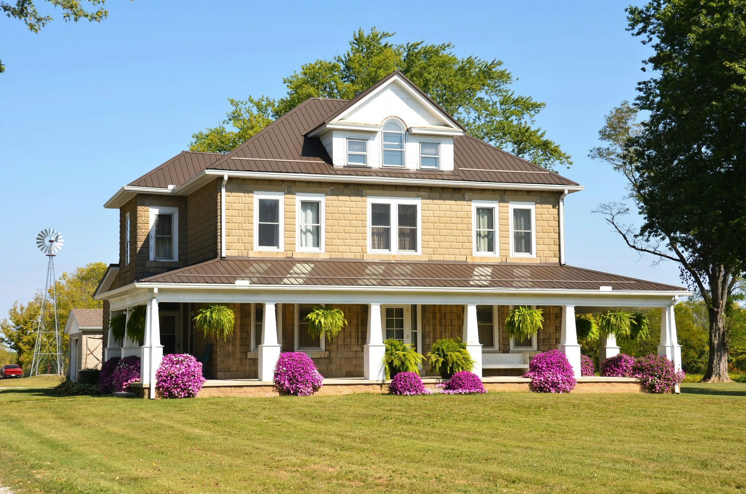Outdoor Spaces: Making the Most of Spring's Biggest Selling Feature