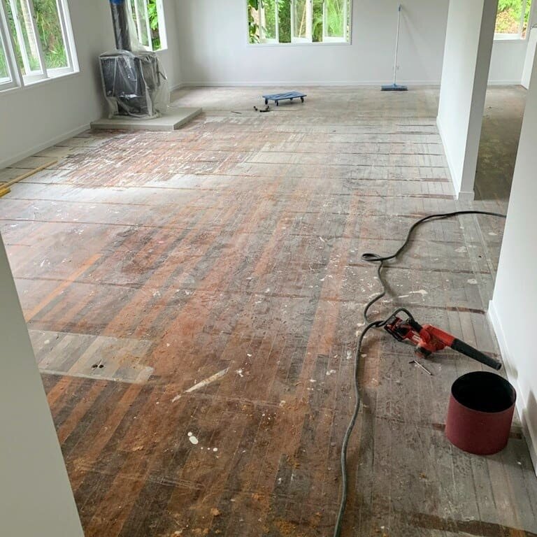 Look what we found under all the old coating and painters overspray. Happy clients 🤗 #timberoo_flooring_specialist #fiddesaustralia #floorsandingsunshinecoast #timberflooringsunshinecoast #dustfreefloorsanding #hardwaxoil