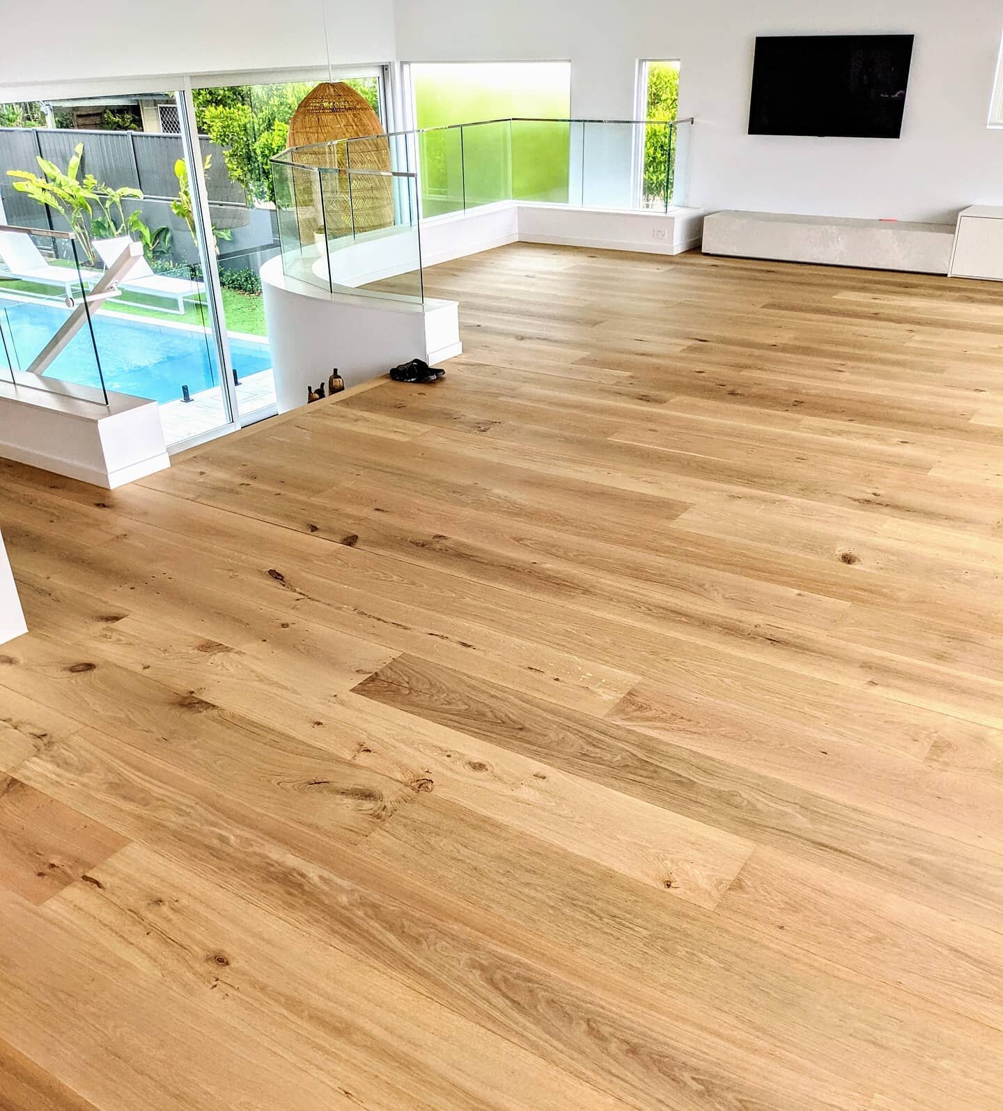 How good does French Oak look with our ultra matte coating. Perfect for that beach Style #timberoo_flooring_specialist #floorsandingsunshinecoast #floorsandingsunshinecoast #lobainvisibleprotect #lobaaustralia