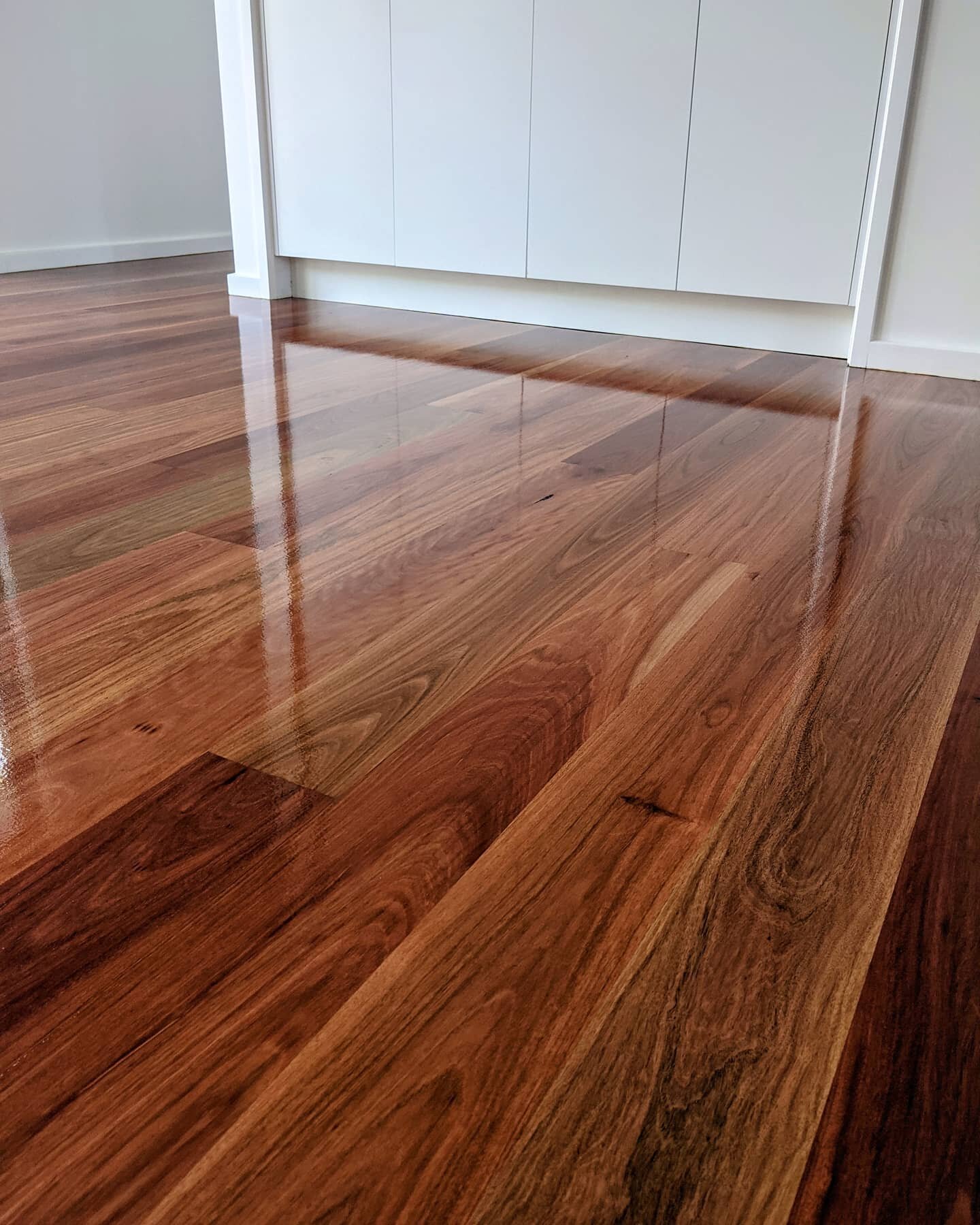 We are totally stunned with how this Red Ironbark floor turned out. Awesome colours and grain, not to mention one of Australia's hardest timbers. Massive thanks to Boral timber and Fiddes Hardwax Oils for their sensational products. #timberoo_floorin