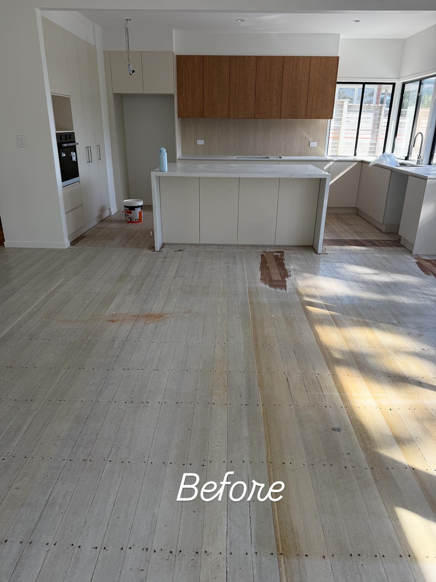 We had the pleasure of removing this old whitewash finish and restoring the floor in this newly renovated beach house by @sxconstructions #timberoo_flooring_specialist #beachhouse #sunshinecoastfloorsanding #floorsanding #siegeladhesives #timberfloor