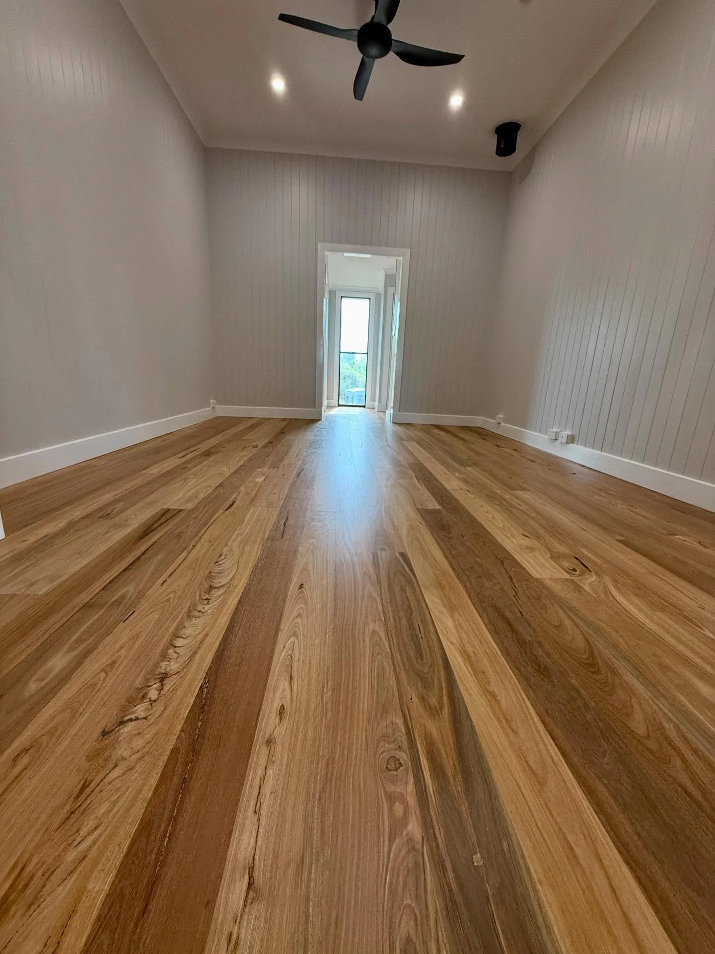What a pleasure to sand and finish this rustic grade spotted gum floor installed by the team at Bannister Building in Gympie. This is the sealer coat which will have a Satin 2pac water based finish on top. #timberoo_flooring_specialist #gympiefloorsa