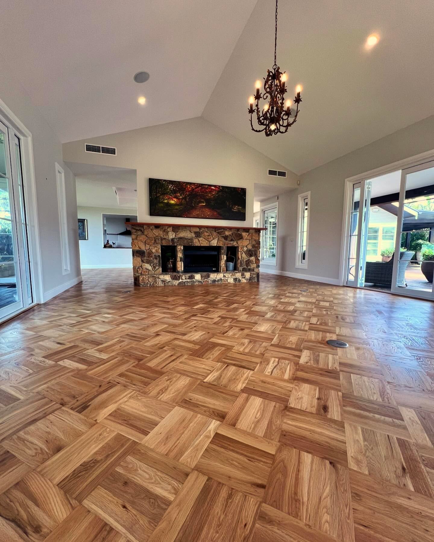 We had the pleasure of bringing this European Oak block parquetry floor back to life. Fully sanded to remove the old orange polyurethane and new Hardwax Oil applied. All photos are with the first coat applied, final coat will dry to a silk low sheen.