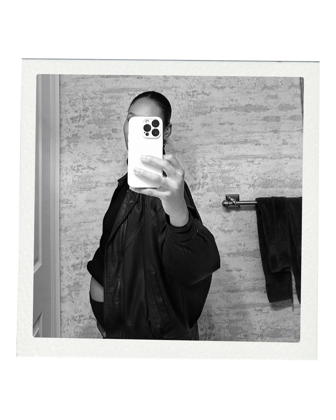 pregnant mama selfie in bathroom mirror