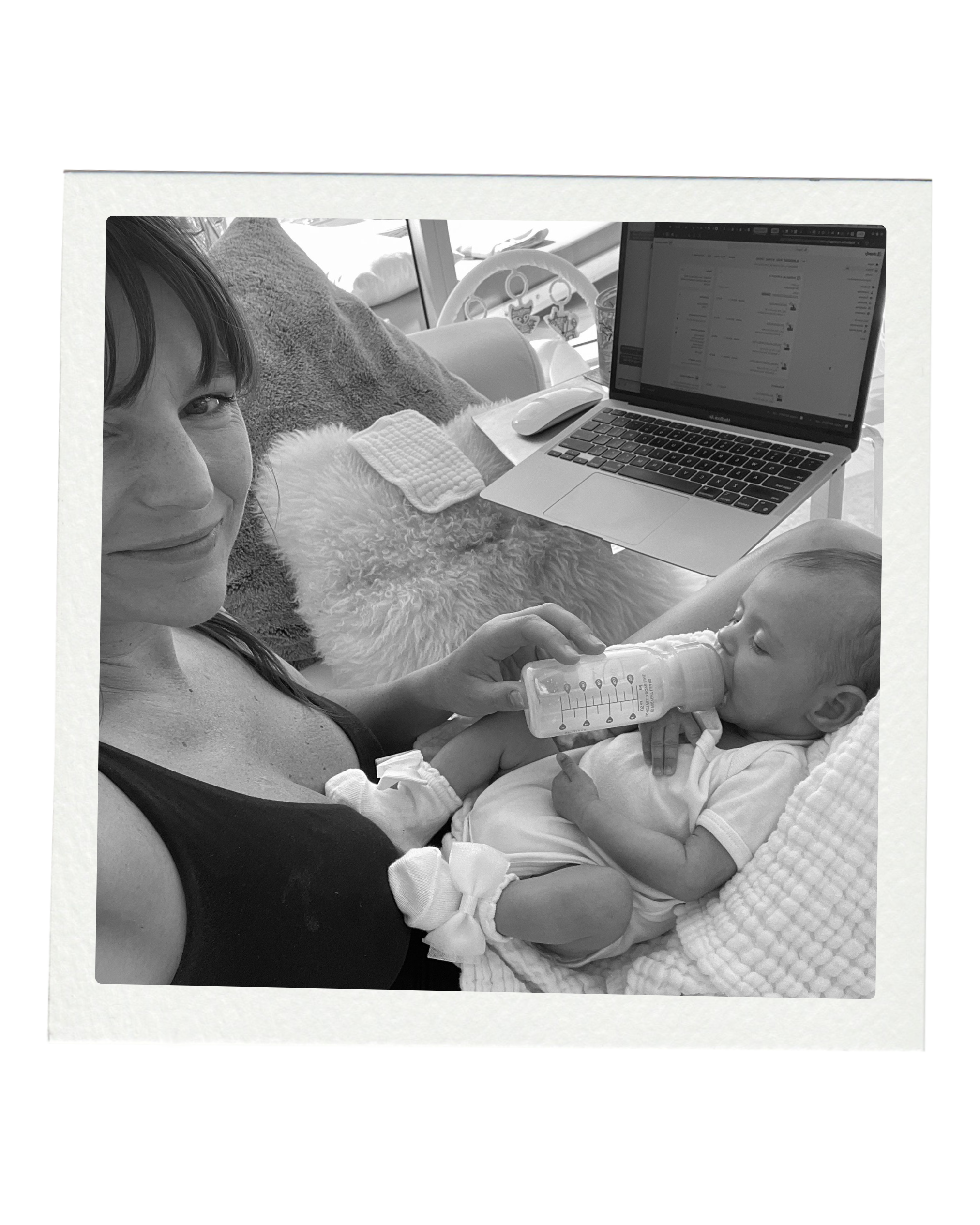 new mom connecting with baby and other moms in virtual mom group