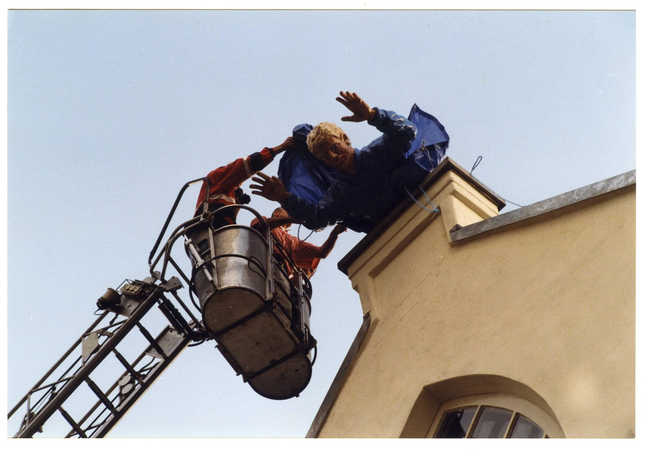 Göttke-Käppler_DeVliegendeMan_1999_onthulling.jpg