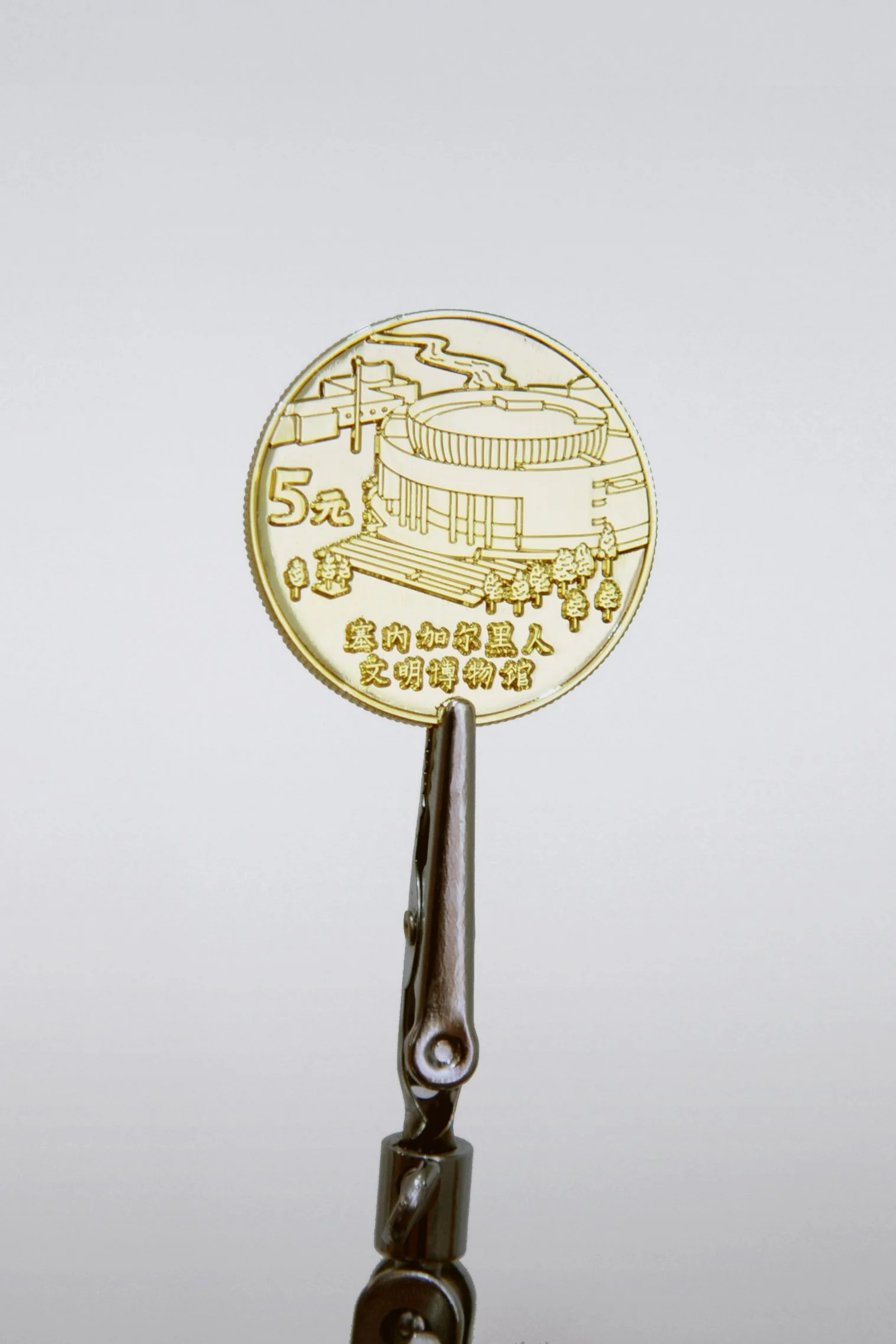 Musquiqui Chihying_The Culture Center_2018 - 2020_Digital print on acrylic glass_zinc alloy_magnifying glass_round light box_180x180x100 cm_LIUSA WANG_6.jpg