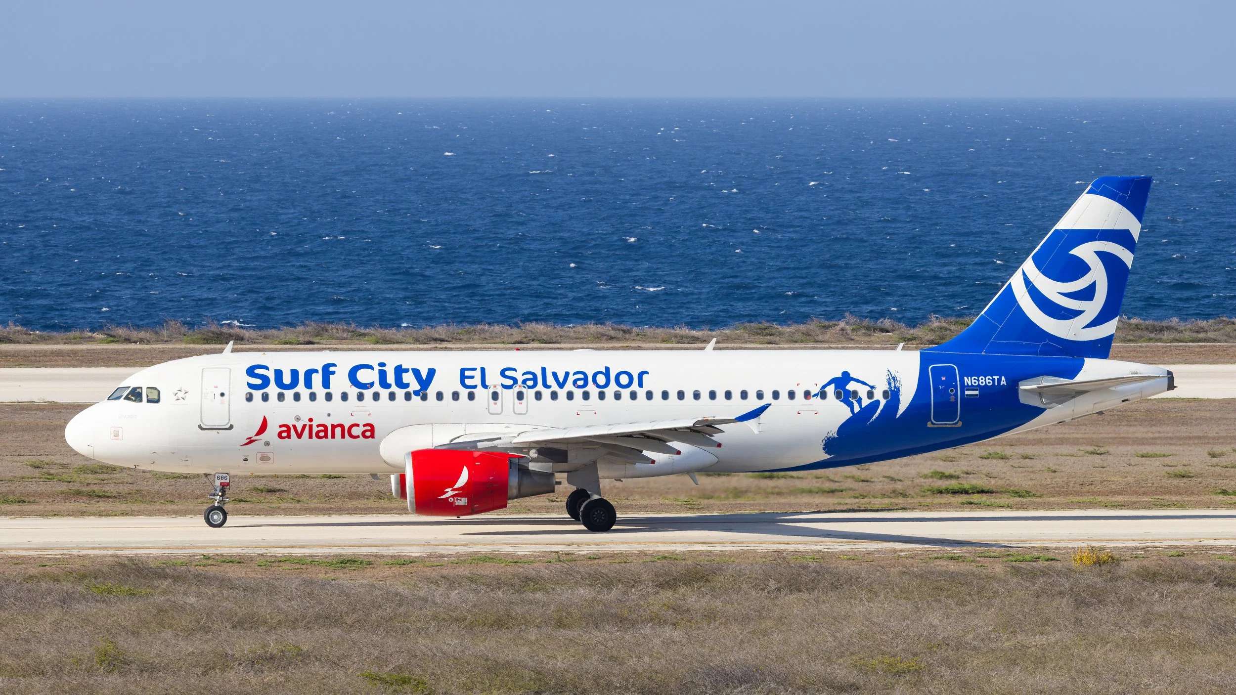 Avianca Airbus A320 N686TA Surf City El Salvador special livery Curacao TNCC 21 Sep 2026-3.jpg
