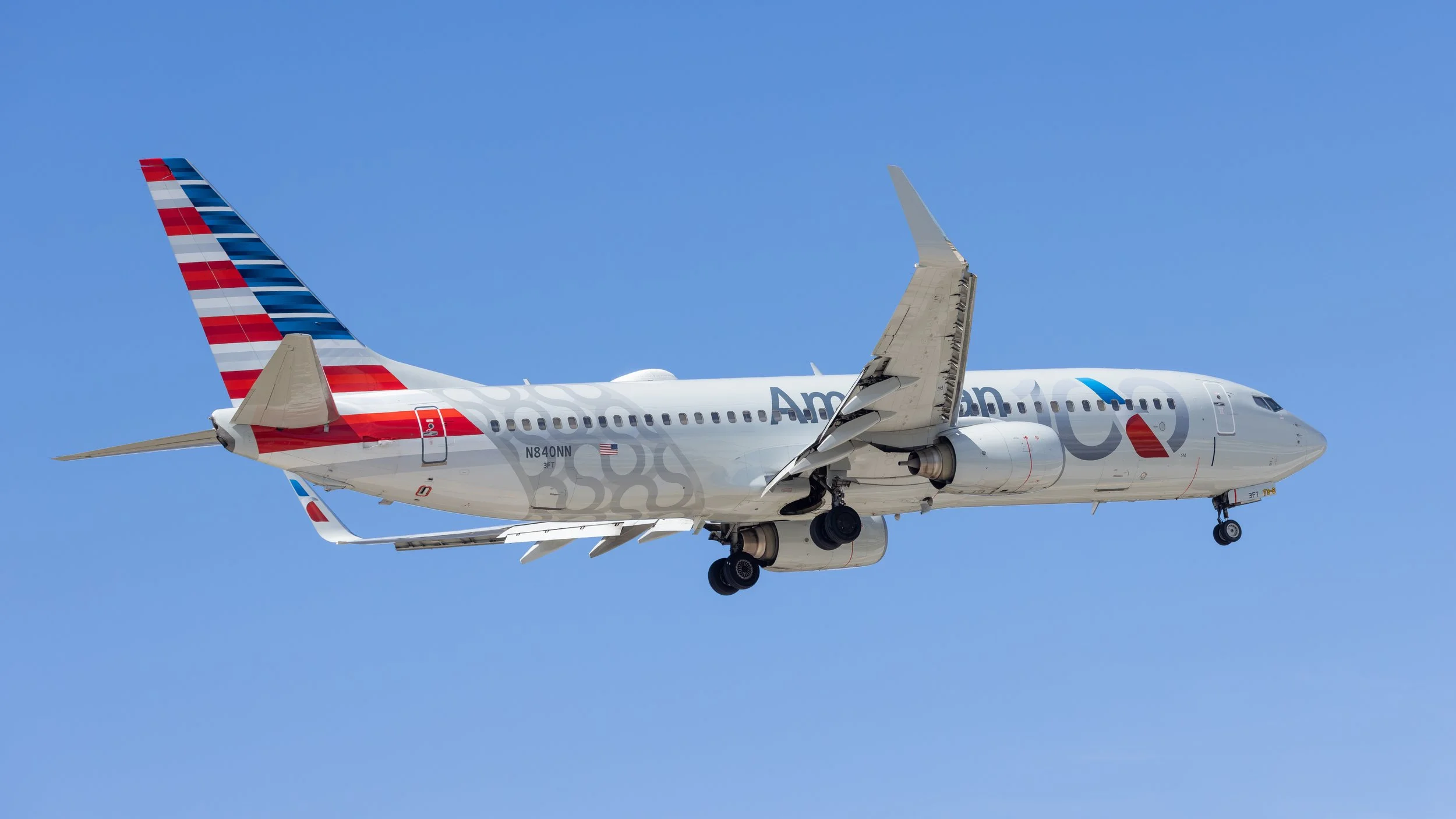 American Airlines Boeing 737-823 N840NN 100th anniversary livery landing at Curacao TNCC