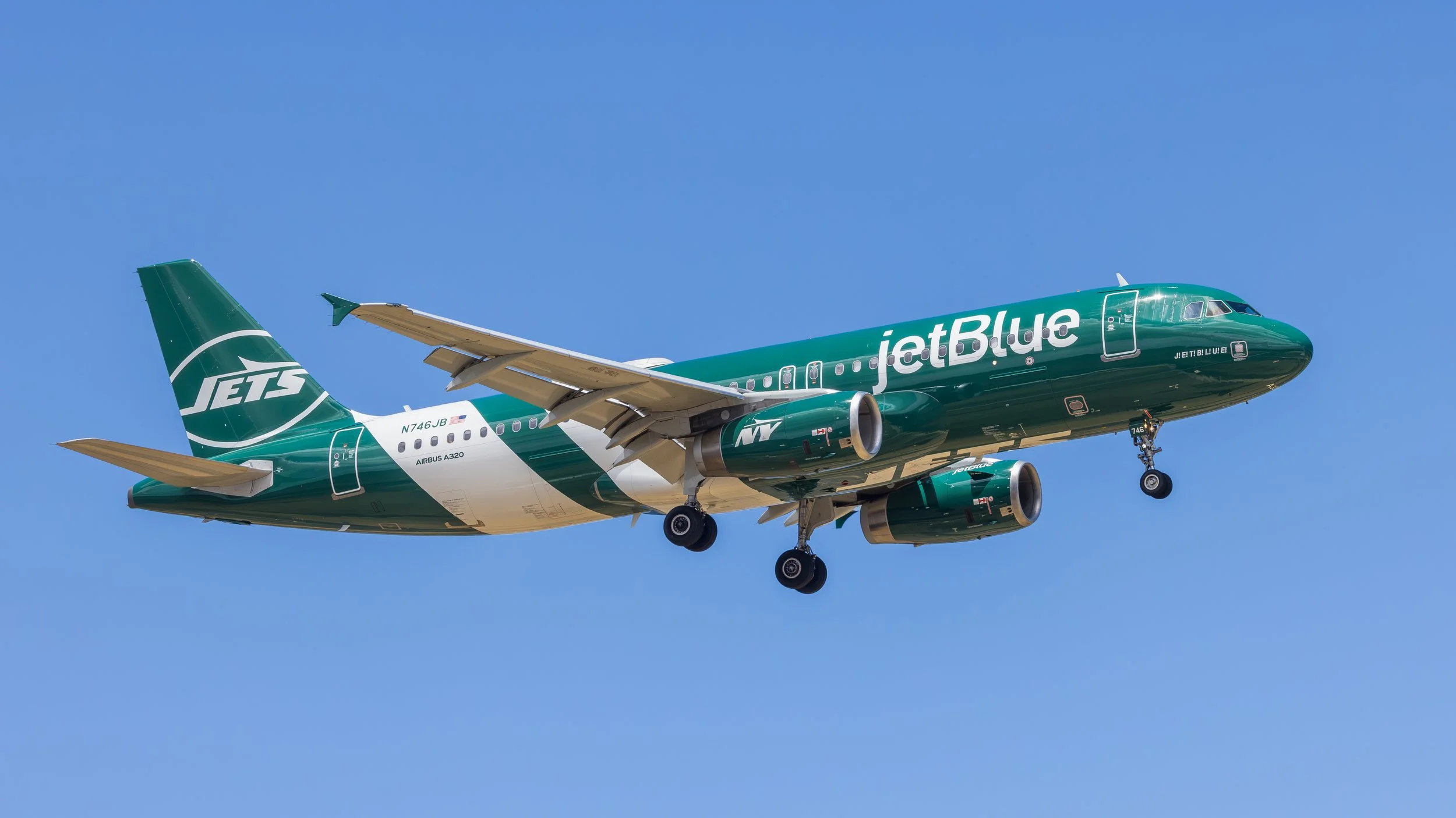 JetBlue Airbus A320 N746JB in updated New York Jets livery landing in Curaçao TNCC