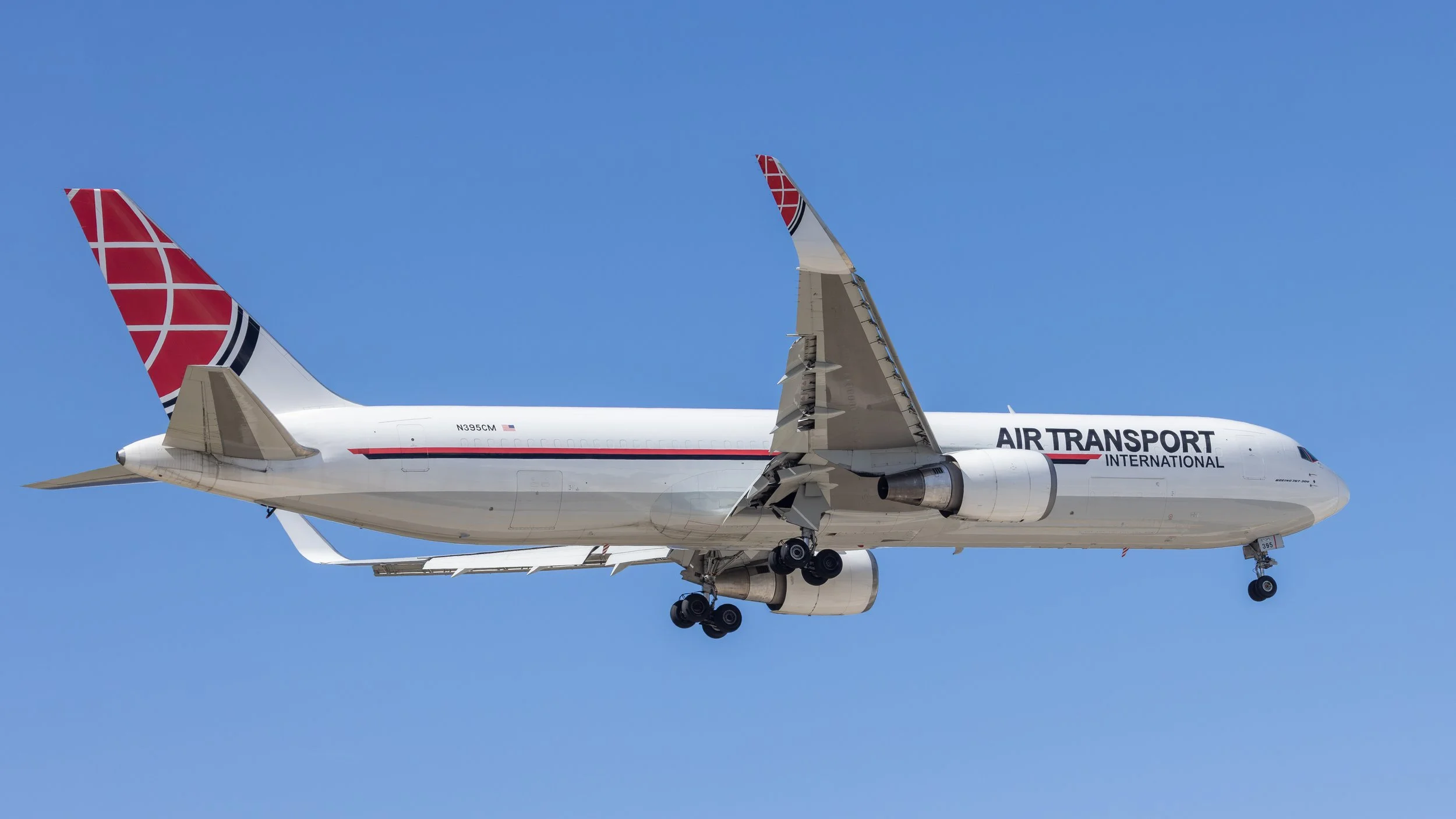 Air Transport International Boeing 767-323(ER)(BDSF) N395CM landing in Curacao TNCC 29 Apr 2026 coming from Eindhoven EHEH