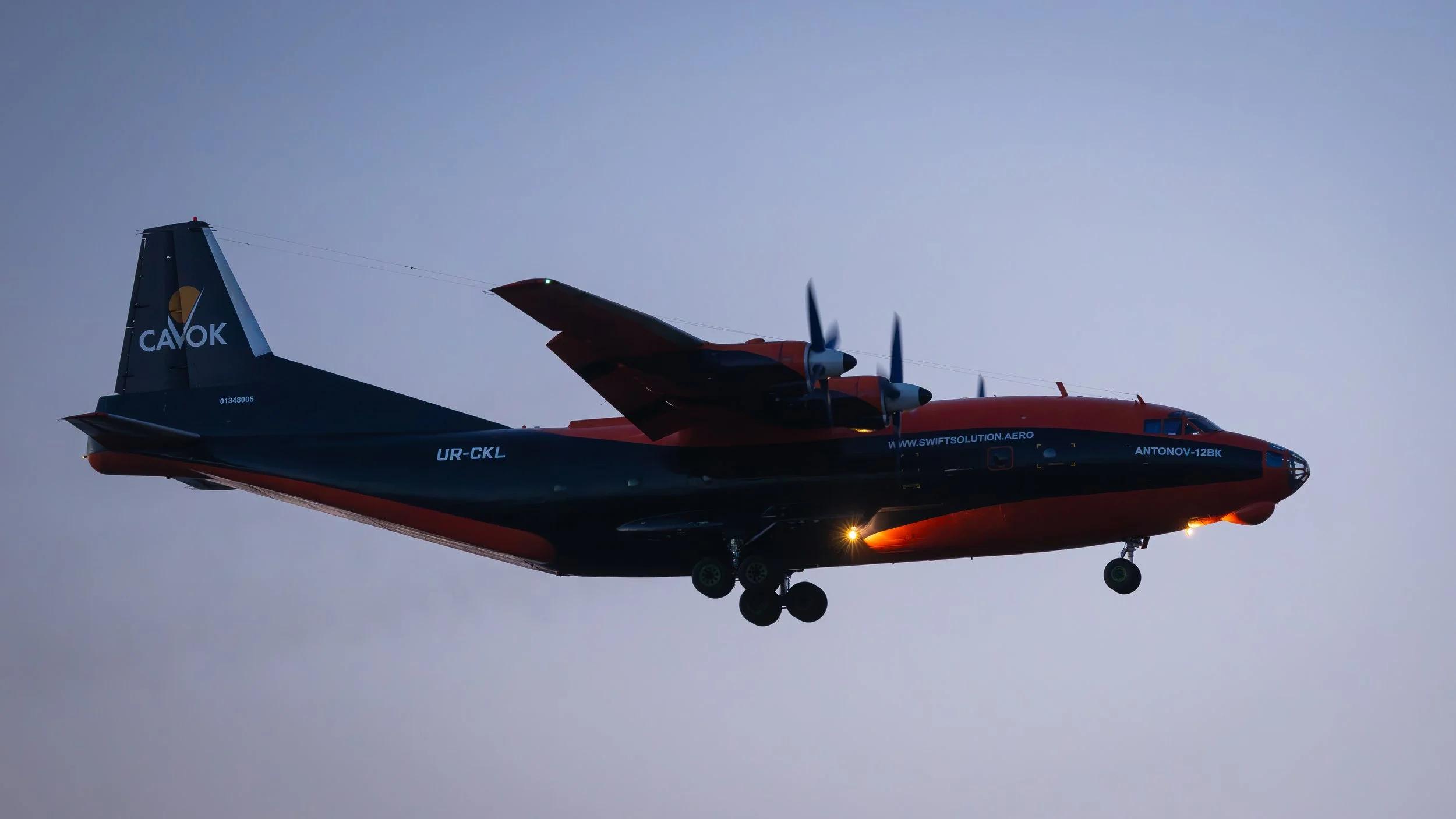 Sunset arrival for CAVOK Antonov AN-12BK UR-CKL Curacao TNCC on 31 Aug 2026