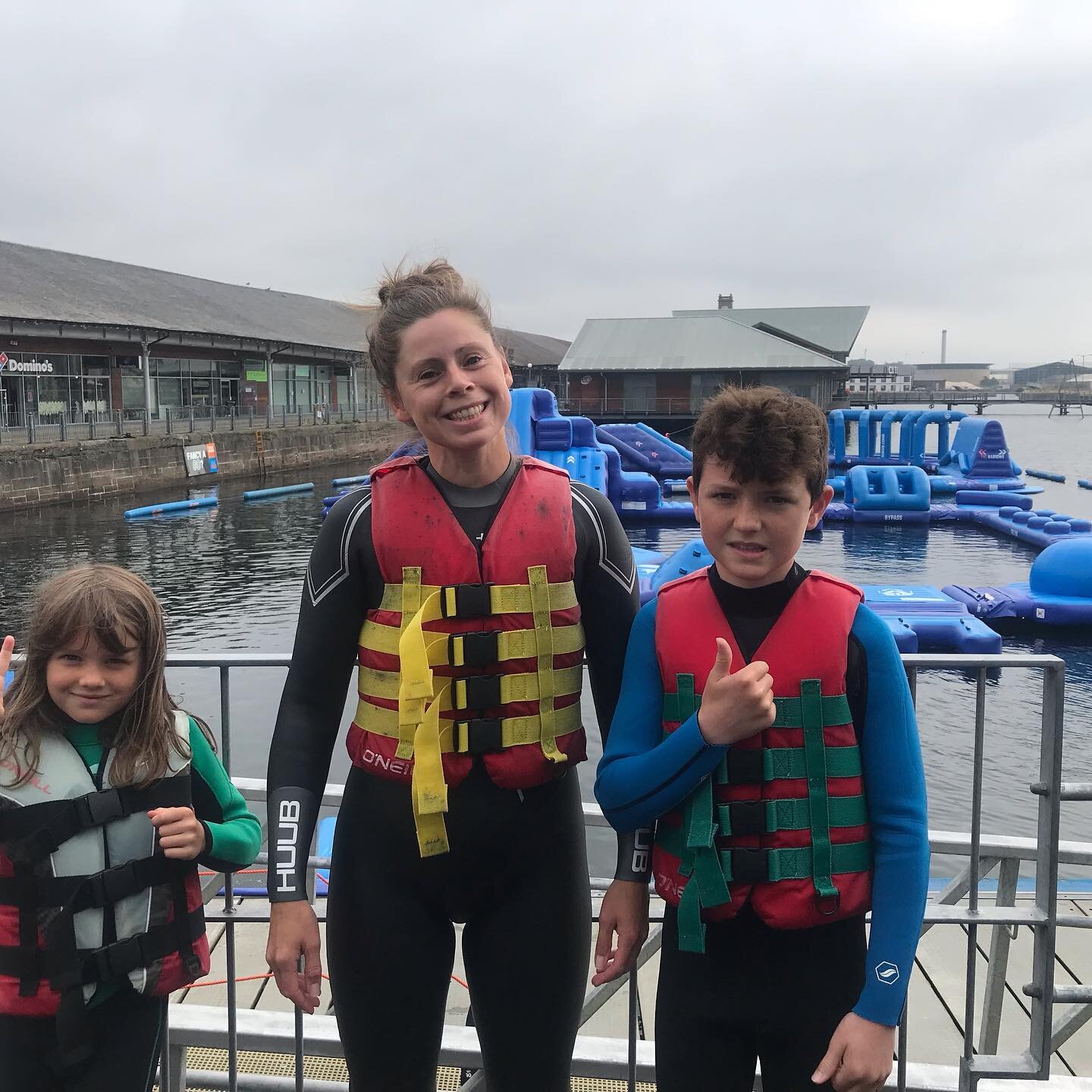 One way to waken up of a morning!!! 🐳🐠🦭🤣 @wildshoredundee 
#I&rsquo;mnotscaredofjellyfish😬 #wakeywakey #thesekidsarewild #mustpracticemonkeybars #somuchfun #bestdayever