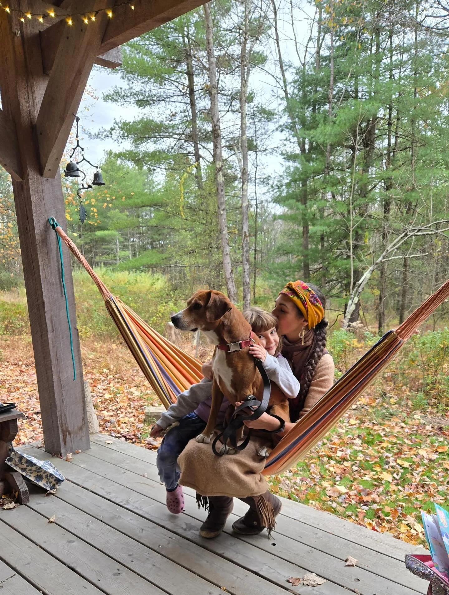 Thank you to everyone who joined us this past weekend to share in our appreciation of Mugwort!
So much gratitude to @thilfin of @valleyspiritbeacon for offering her wisdom on autumn energetics, moxibustion, and leading us in grounding group qigong.