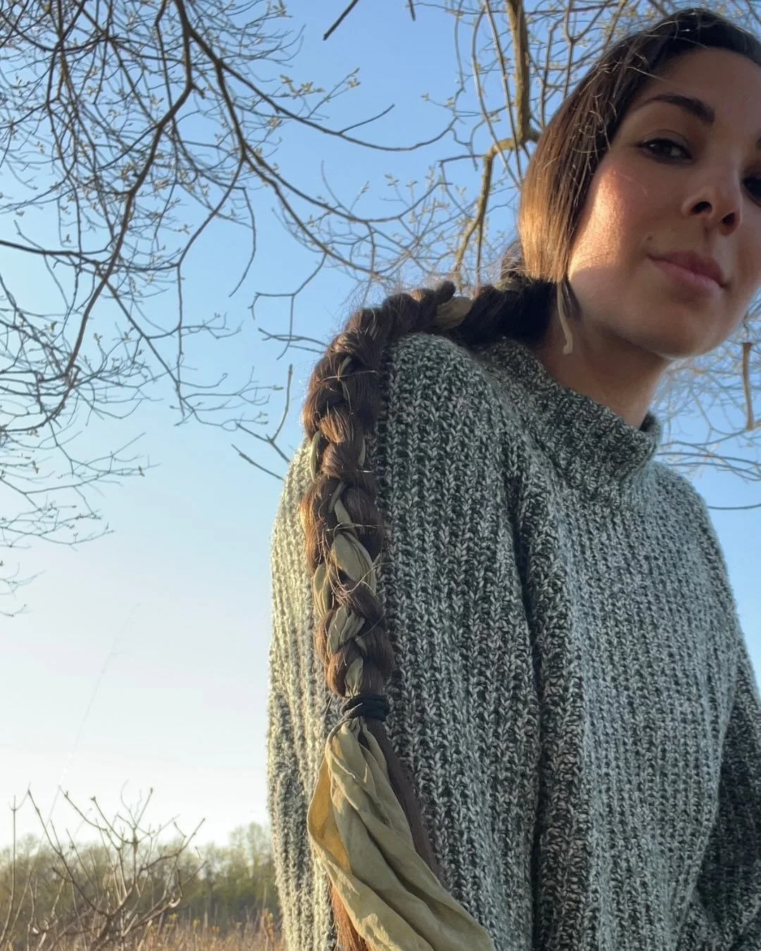 Spring is on the way, our Great Mama is waking! Take your hands off your phone and stick them in the EARTHHH🌱

Goddess figurines are among the oldest known works of human art, giving tangible form to the mystery of life-giving power. When you hold c