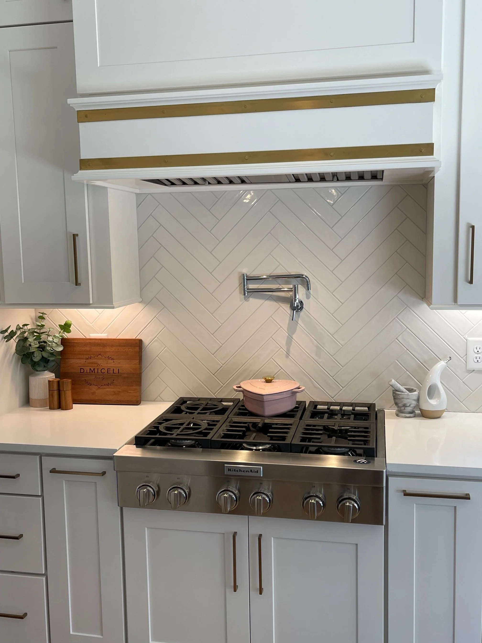 Just a Kiss of Valentine’s Décor Can Make a Splash