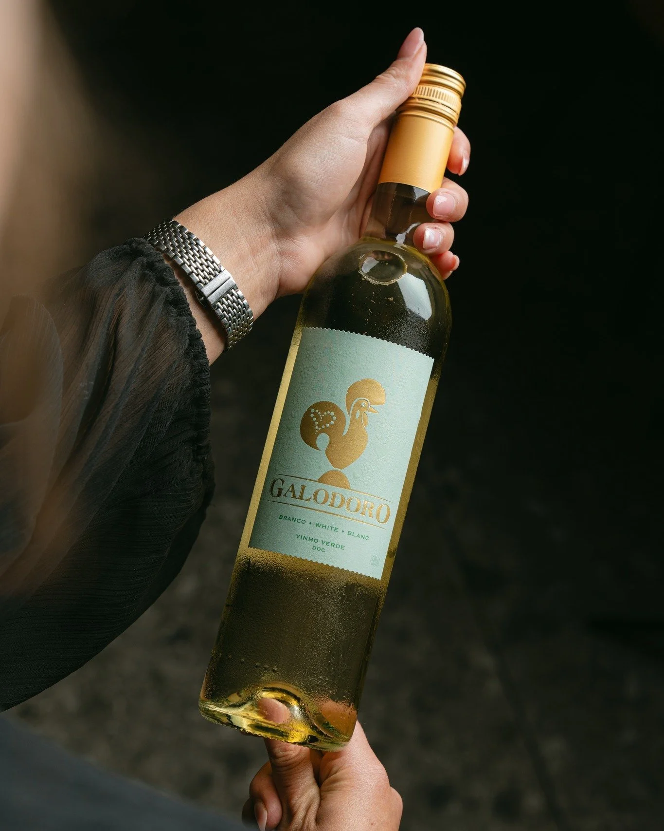 We zijn alweer bij week nummer 10 beland van Wine of the Week! Wat gaat het toch snel. Deze week schenken we de prachtige Vinho Verde per glas. 🍷

Afkomstig van Casa de Vila Verde, een wijnhuis op een eeuwenoud landgoed. Door het relatieve koele en 