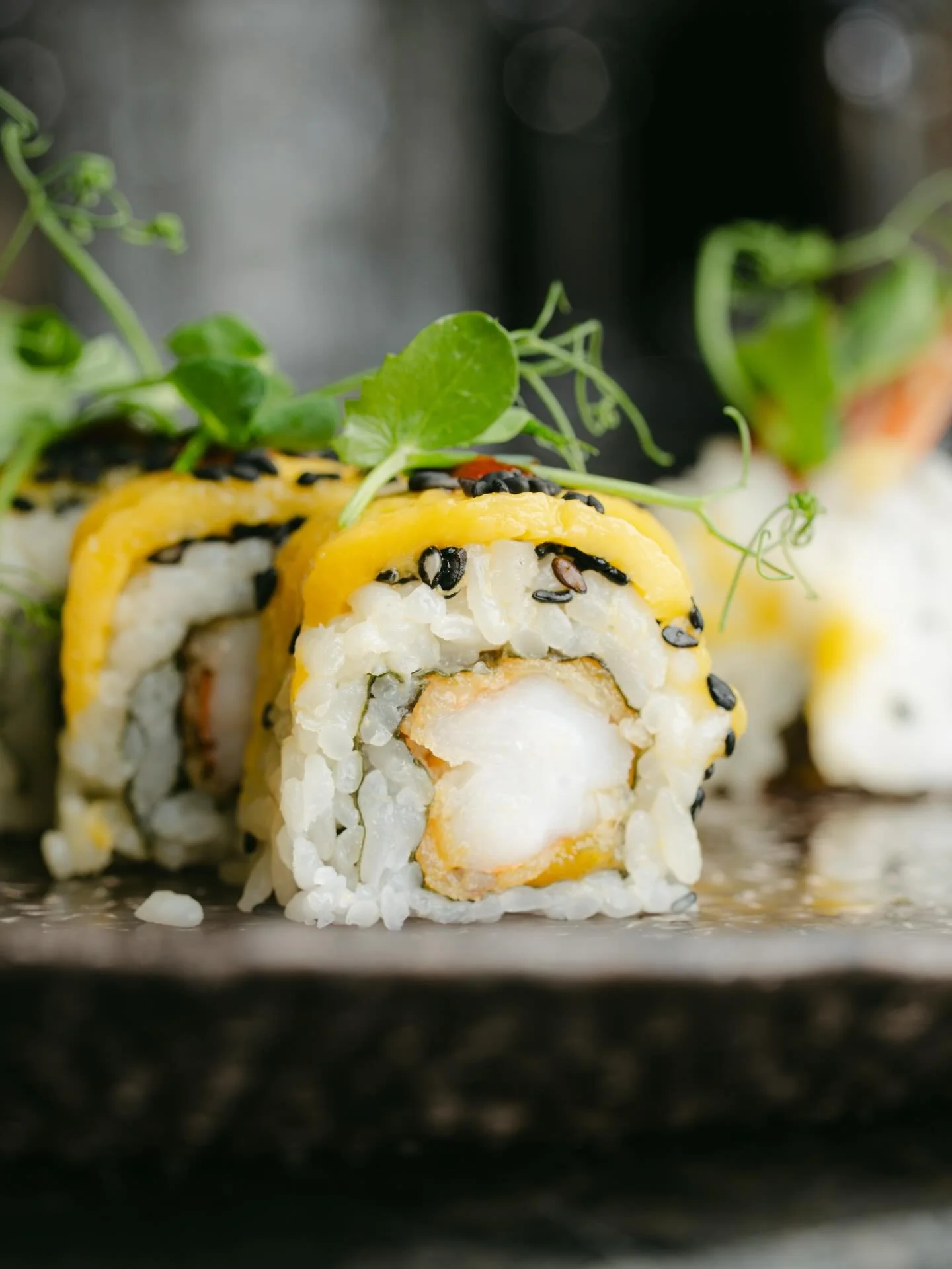 Maak kennis met de Ebi Maki! 🥭🍤

Waar de crunch van gamba samenkomt met het zachte en zoete van mango, en een subtiele kick van sriracha. 

Perfect in balans, gemaakt voor liefhebbers van verrassende smaken.