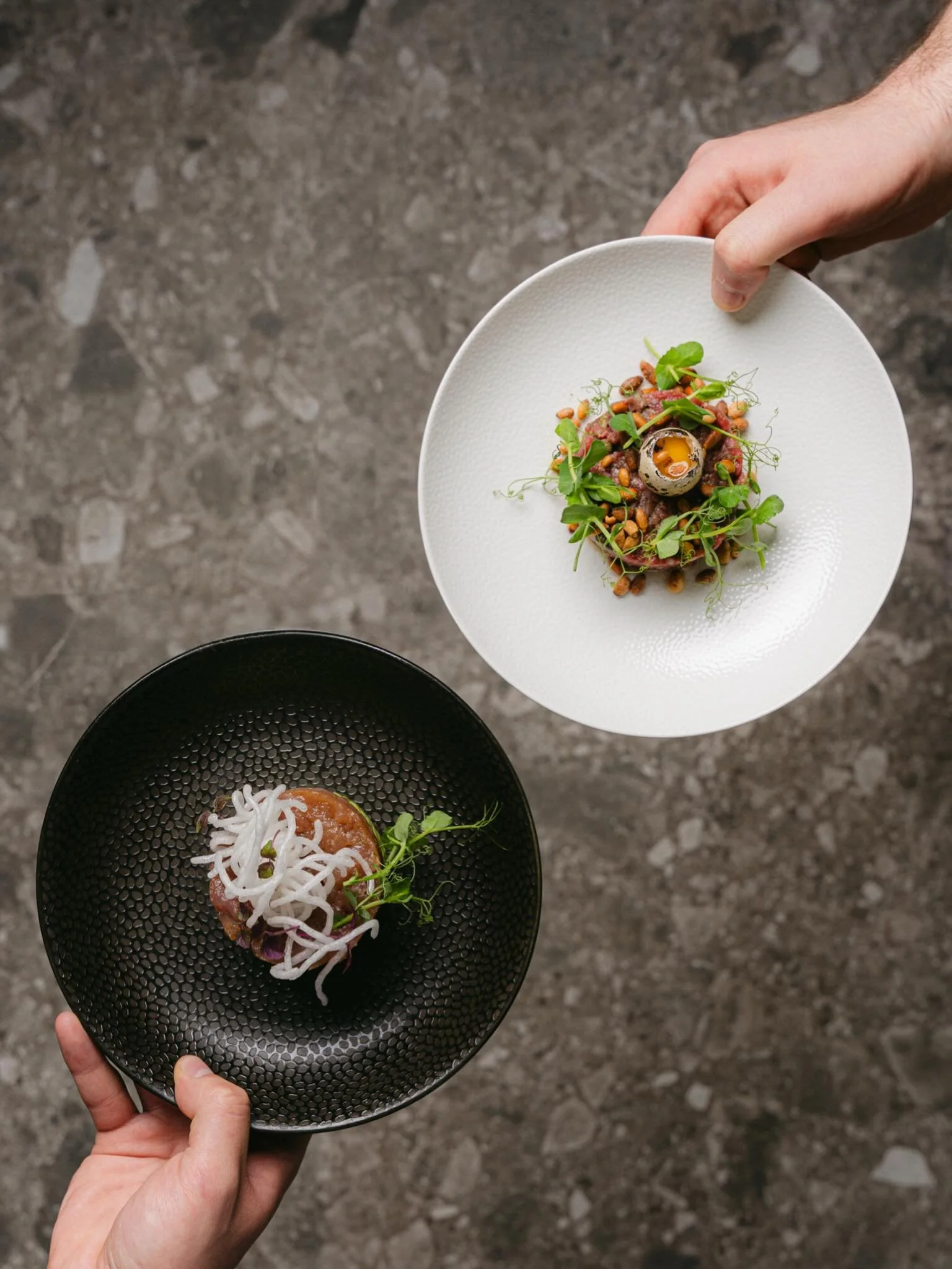 Voor welke kies jij? 🌟

Ga je voor de klassieker: een steak tartaar, heerlijk vers voor je bereid 🥩 Of kies je toch voor klassiek met een twist: de tonijntartaar? 🐟

Wanneer kom jij ze proeven? 🍴

#keuzestress #steakoftonijn #sabores #breda