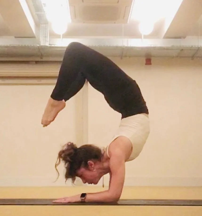 London ! I am teaching again! DM for info on private:
- yoga
- flexibility 
- handstands 
- strength 
- meditation

All sessions planned around your goals and can include combinations of all the above, whatever your level. 

#personaltrainer #private