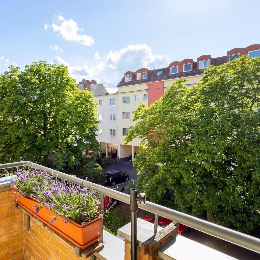 ZENTRALE LAGE IN REINICKENDORF: MODERNE 3-ZIMMER-WOHNUNG MIT SONNENBALKON