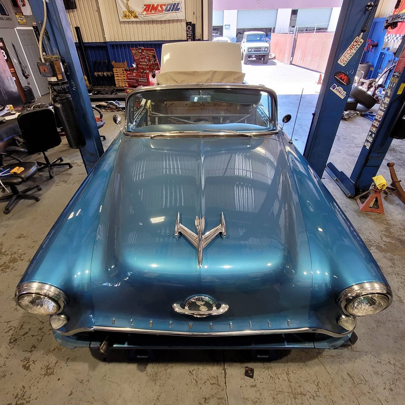 Our good friend @scottbrunshwiler s 1954 Oldsmobile Super 88 is coming along nicely! We just mated this gorgeous @scottshotrods SuperSlam Chassis with &quot;minor&quot; massaging. The P-Ayr Mock Up Motor makes mock up a worry free breeze. Feel free t