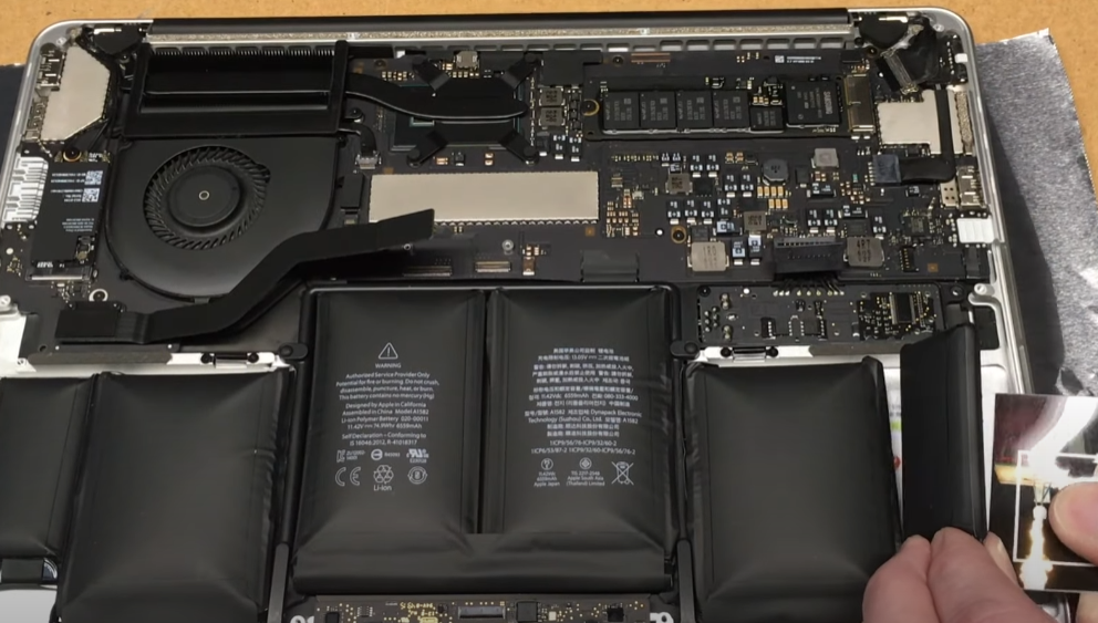 Macbook Pro / Air - Batteribytte på dagen — EasyPC