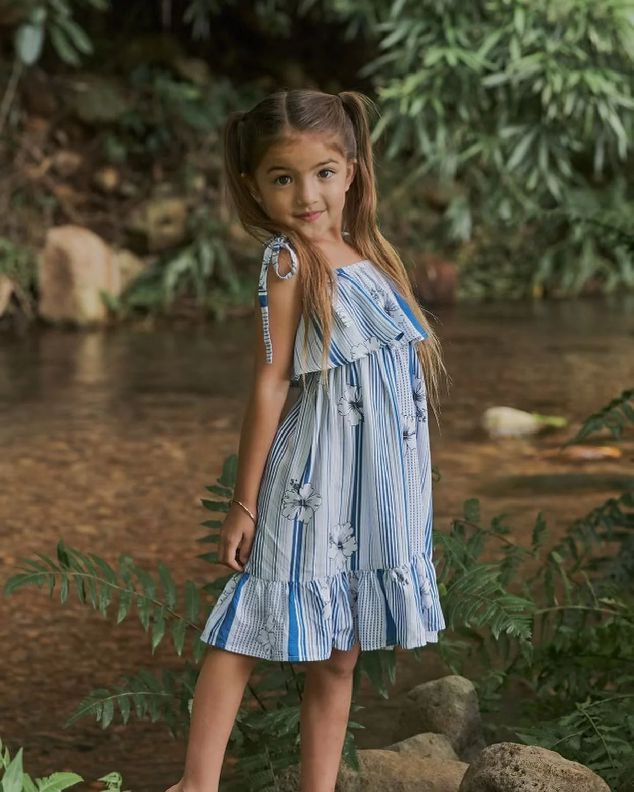 Love these new 📸 of the kids. Thank you mommy Jaymi @jaymibritten for capturing these precious moments in time for us. 

The yellows and greens popping right now are making for awesome shots. 

@julesandbrave