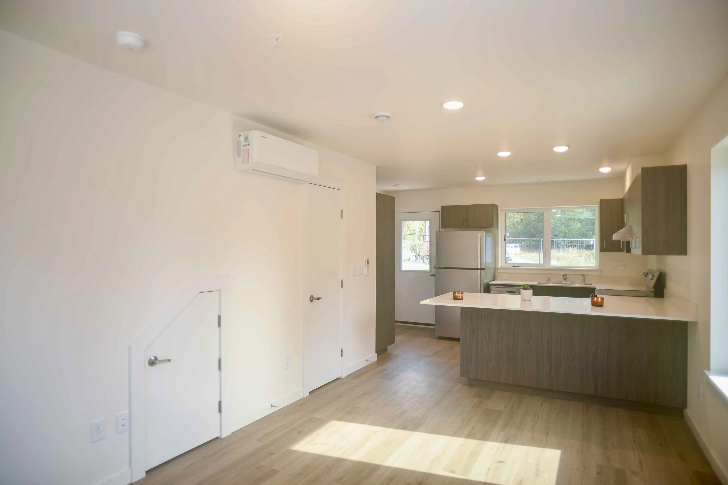Interior view of Telegraph Townhomes 1D living room and kitchen.