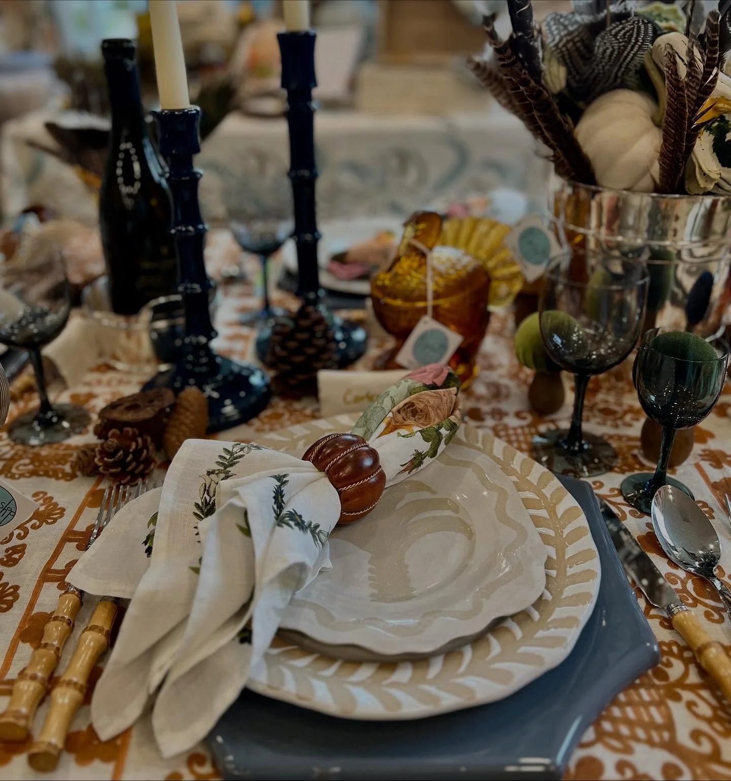 Thinking about your Thanksgiving table already?! Don’t worry we are too here at Mélange 🦃
@twowebster @thebartopshop #thanksgivingtable #fallinmassachusetts #capecod #shoplocal
