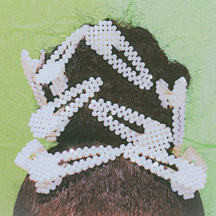 lowkey obsessed with this Pearl clip, I love turning a look out okay ✨ .
.
.
.
.
#supportsmallbusiness #smallbusiness #accessories #pearl #clips #blackgirlmagic #blackownedbusiness #momtrepreneur #shoptysida