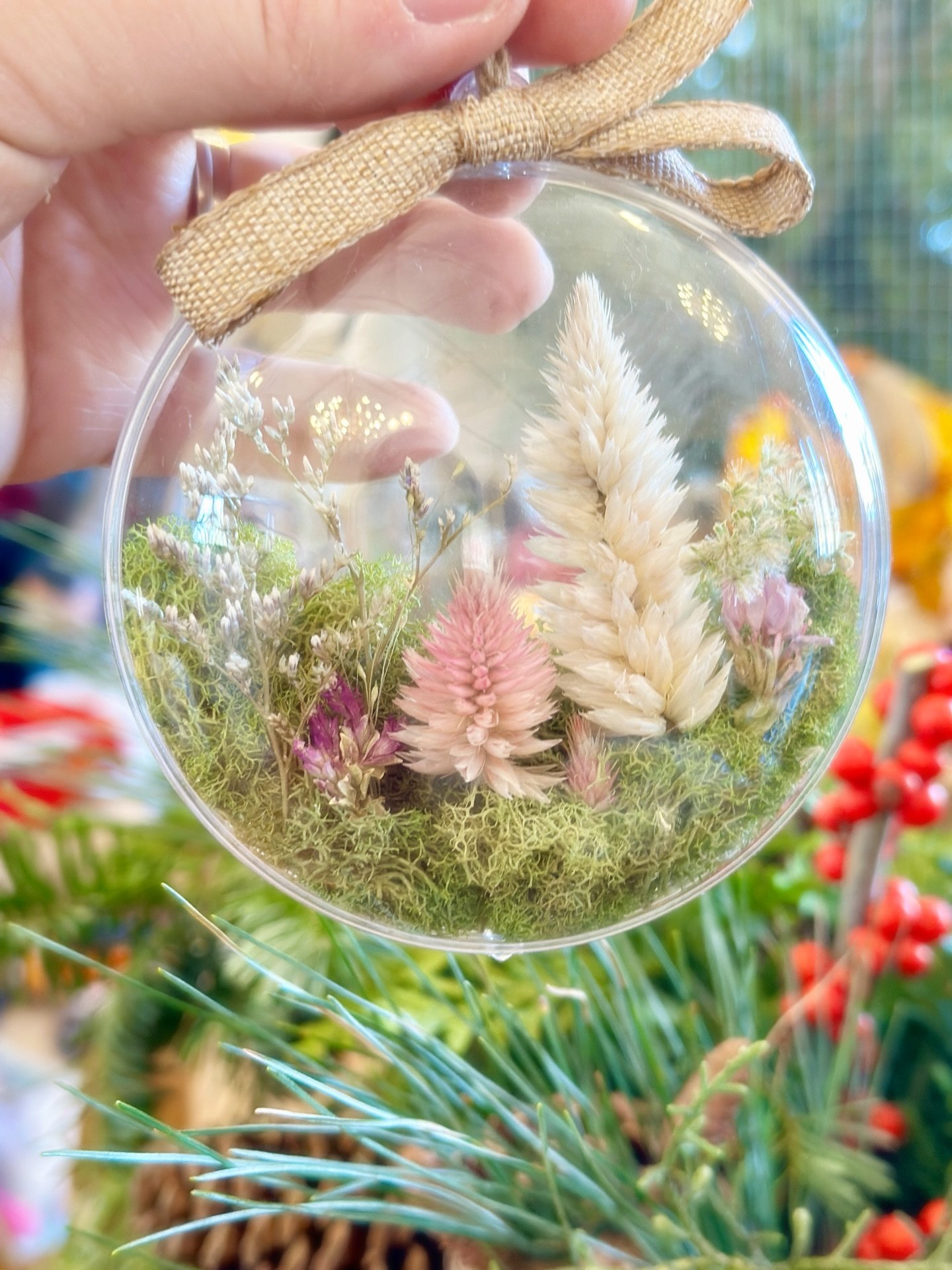 Looking for some unique last minute gifts? We have our handmade dried flower ornaments at @blue.wall_farm.wines in Paeonian Springs at 40614 Charles Town Pike. 1-6 Friday and 11-5 Saturday/Sunday. We also have a few dried flower wreaths available.

O