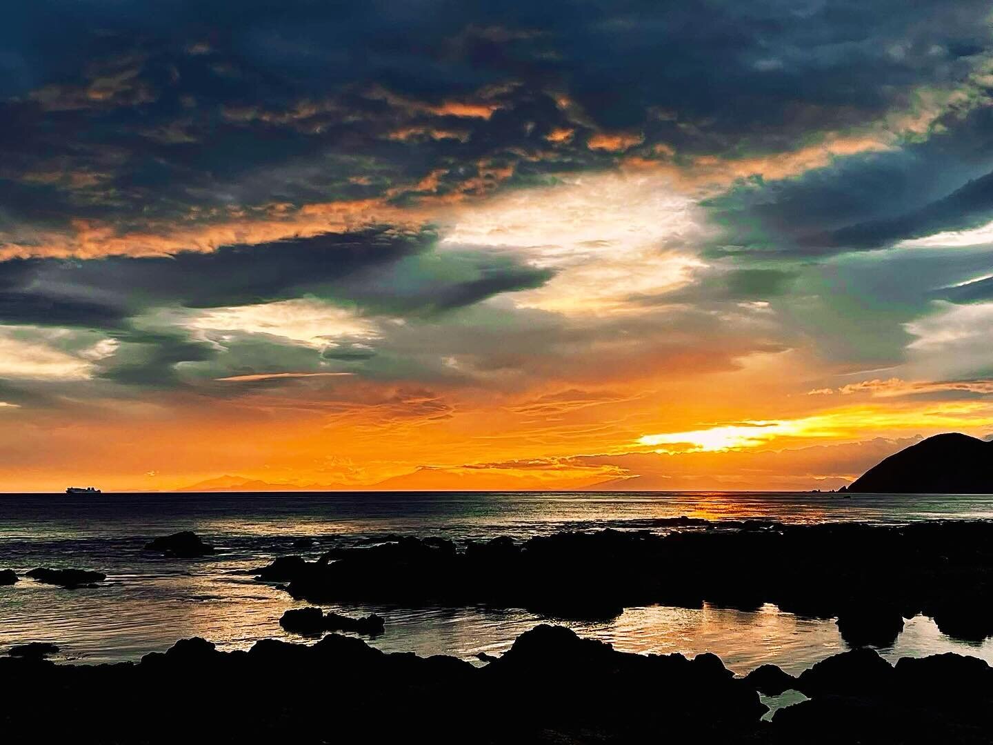 As the sun sets on the South Coast of Wellington&hellip;