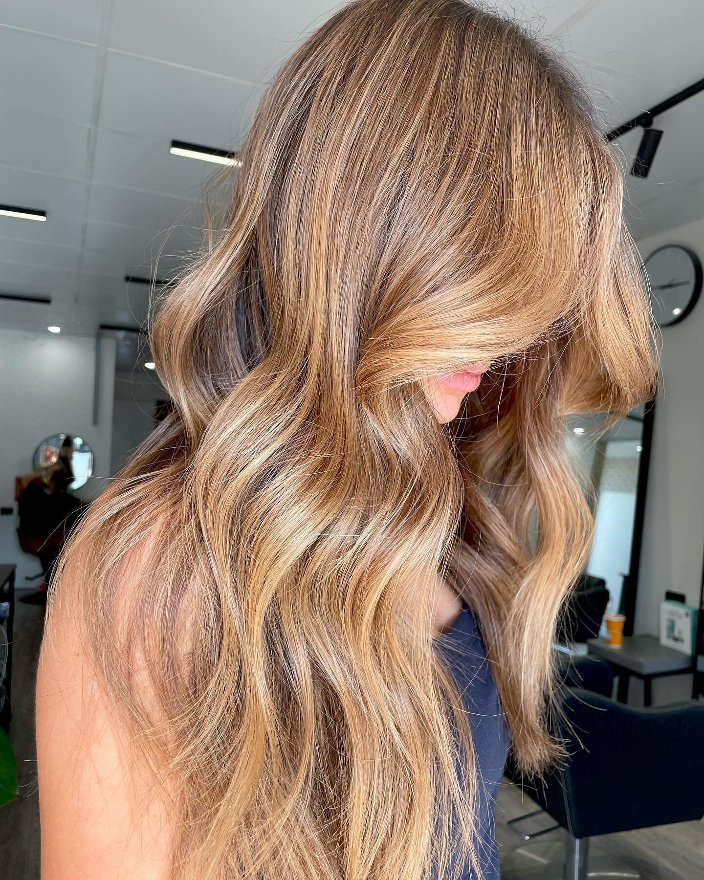 MAJOR hair envy 🤯

Don&rsquo;t we all want this colour and MANE 🔥🔥🔥

Hair by our girl @angela_studiolioness getting everyone Christmas ready 💥