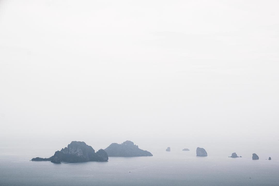 Where do you draw the line? .
.
.
.
#island&nbsp;#landscape&nbsp;#horizon&nbsp;#krabi #thailand #Nikon&nbsp;#d5300