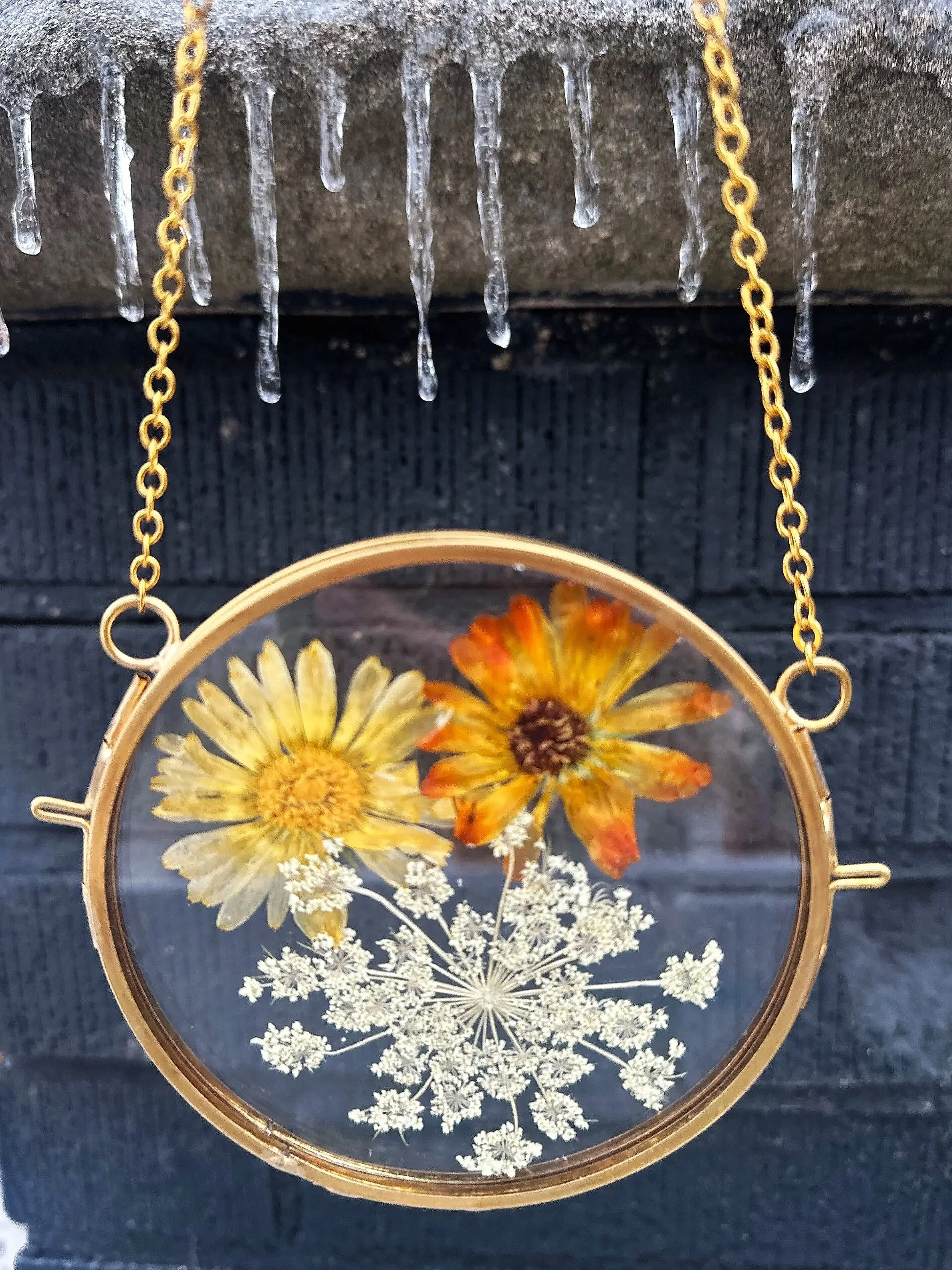 pressed floral frame, vintage brass frame, pressed wild flowers, dried flowers, botanical art, delicate, nature, cosmo, calendula, queen Anne's lace